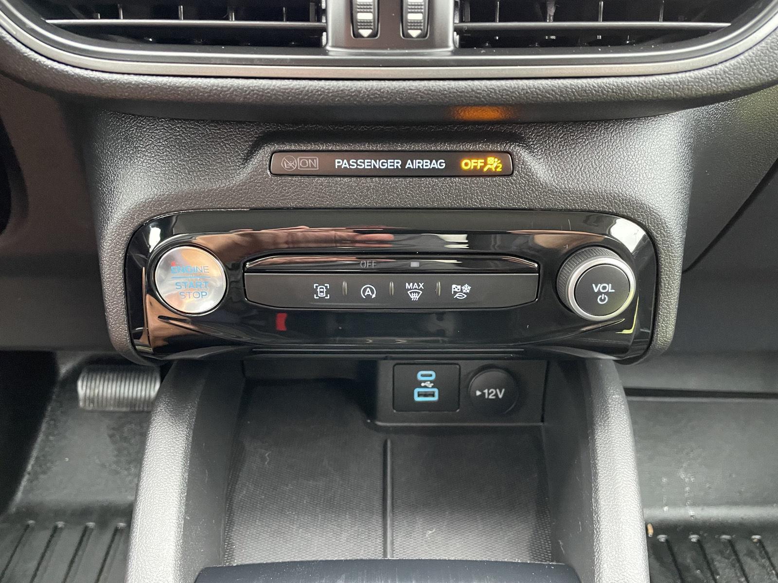 Vehicle photo 25