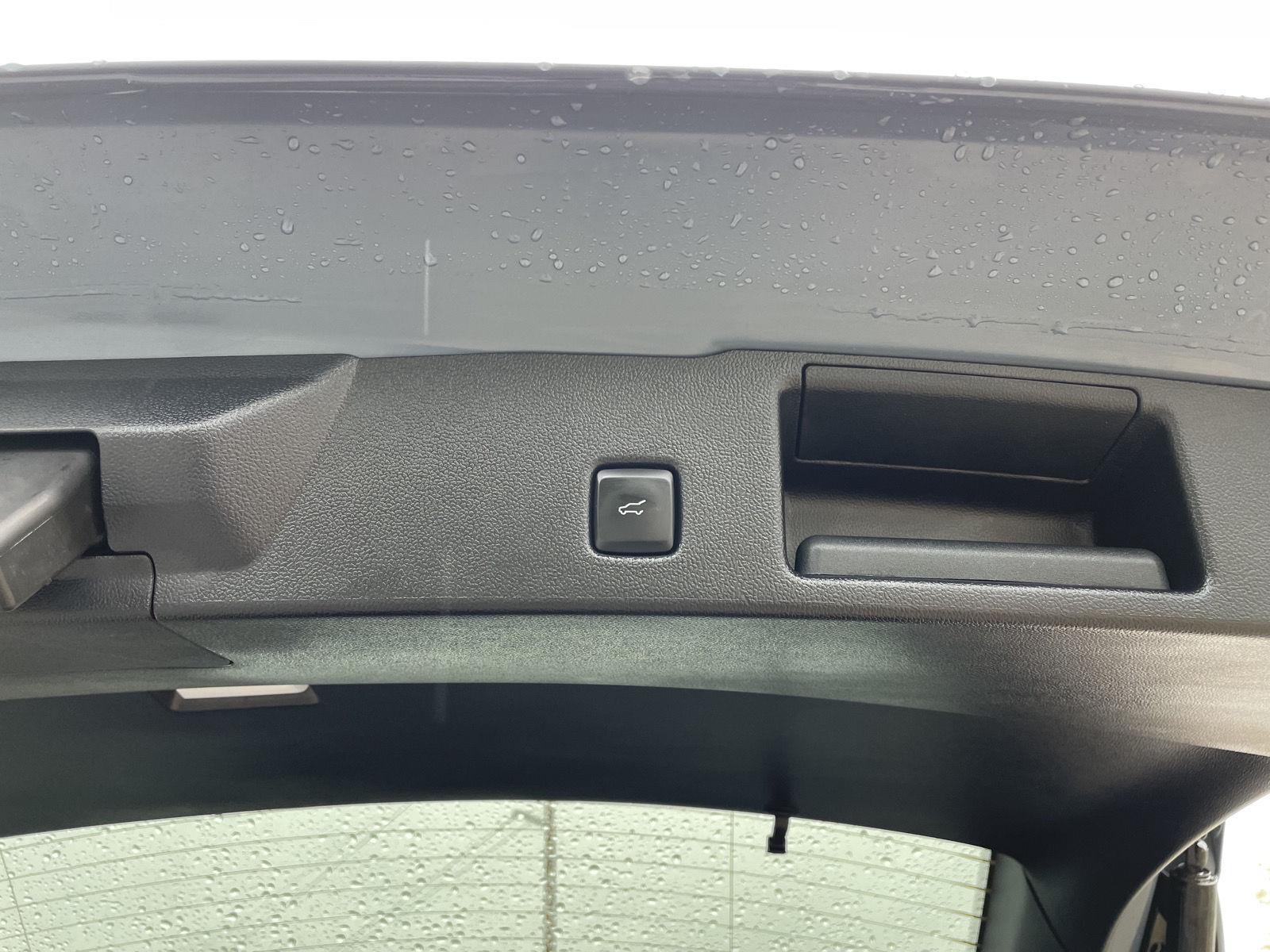 Vehicle photo 34