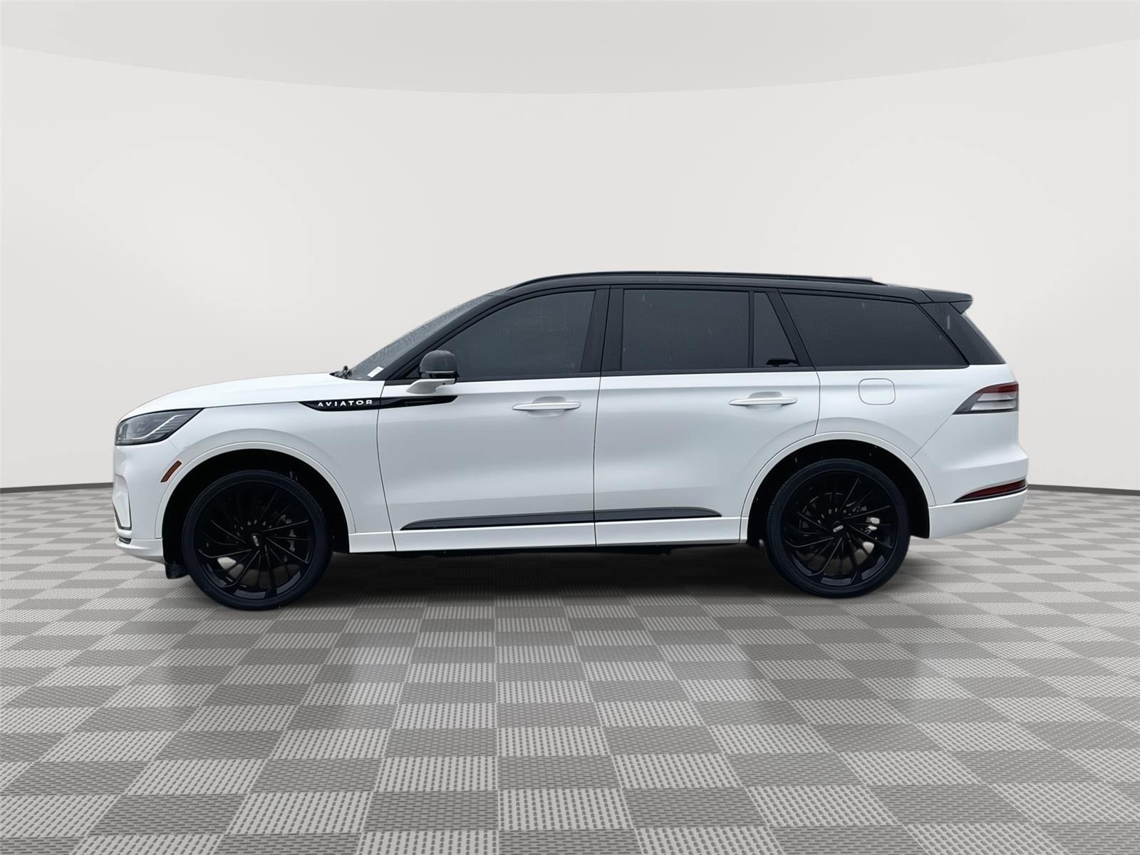 Vehicle photo 2