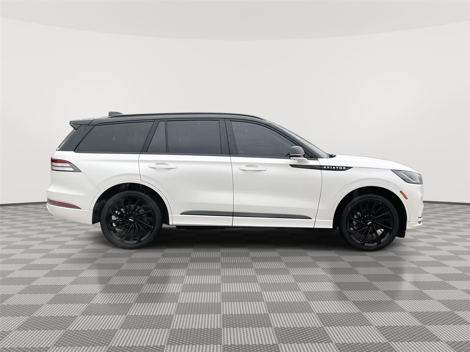 Vehicle photo 6