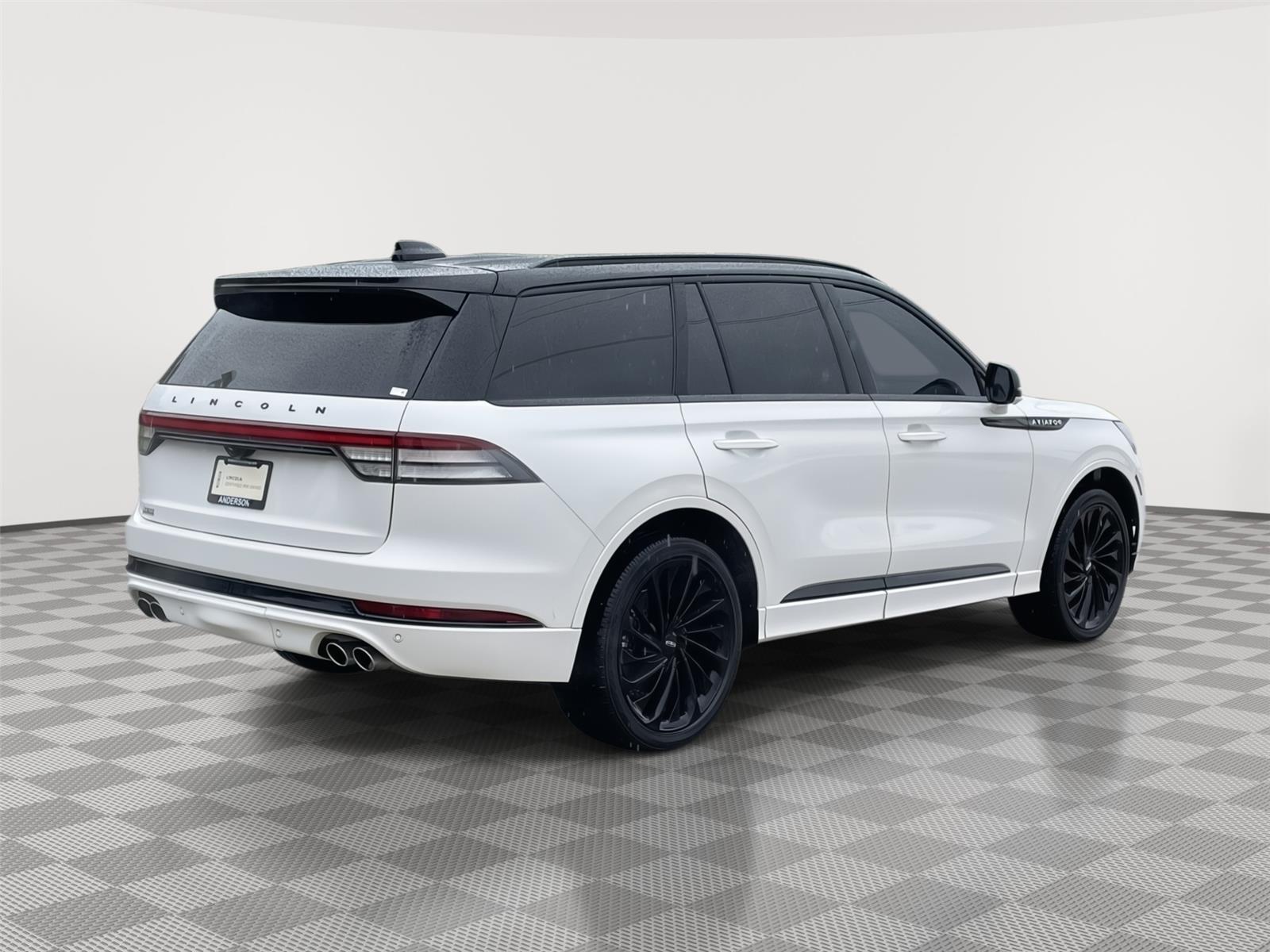 Vehicle photo 7