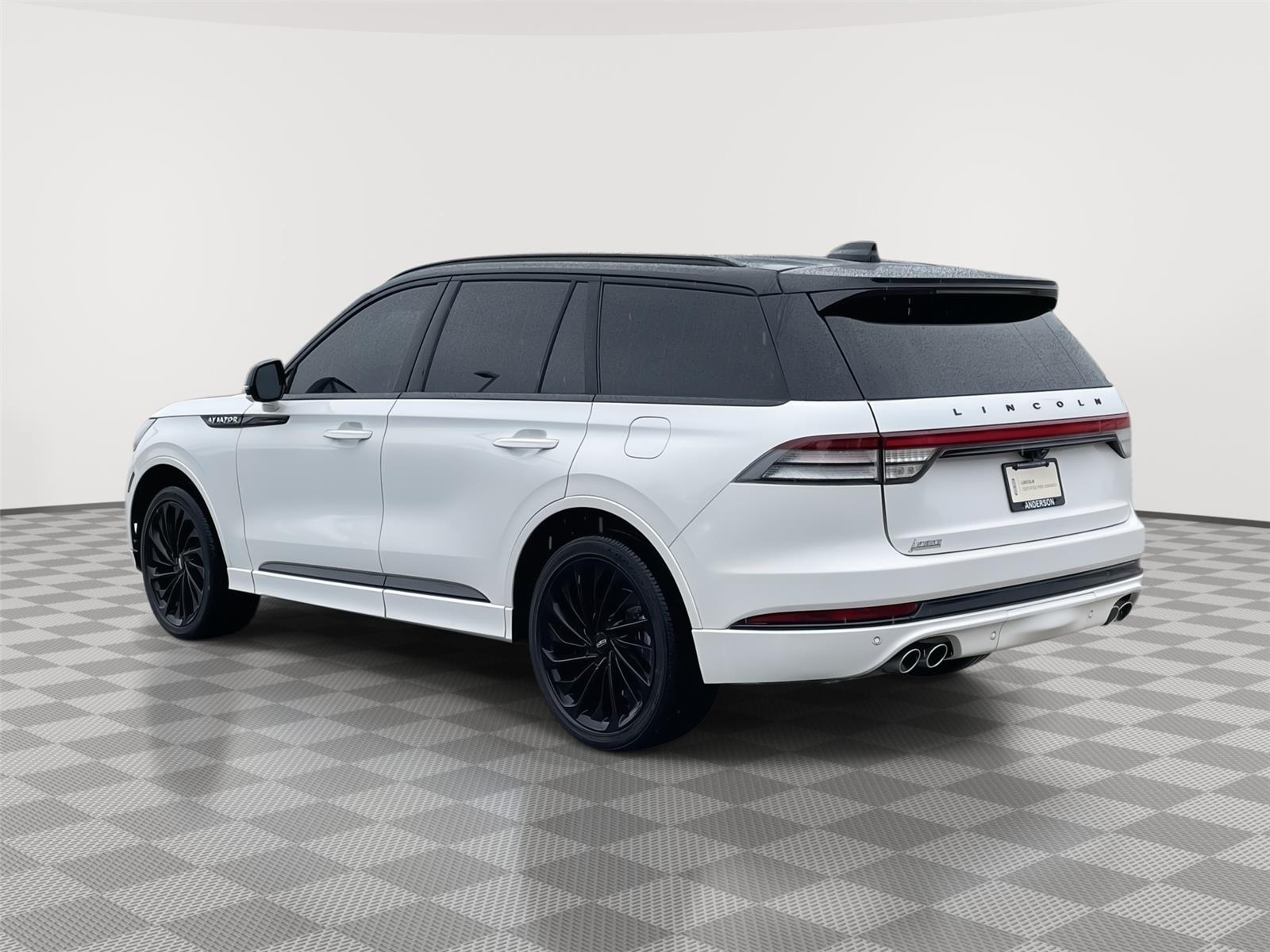 Vehicle photo 9