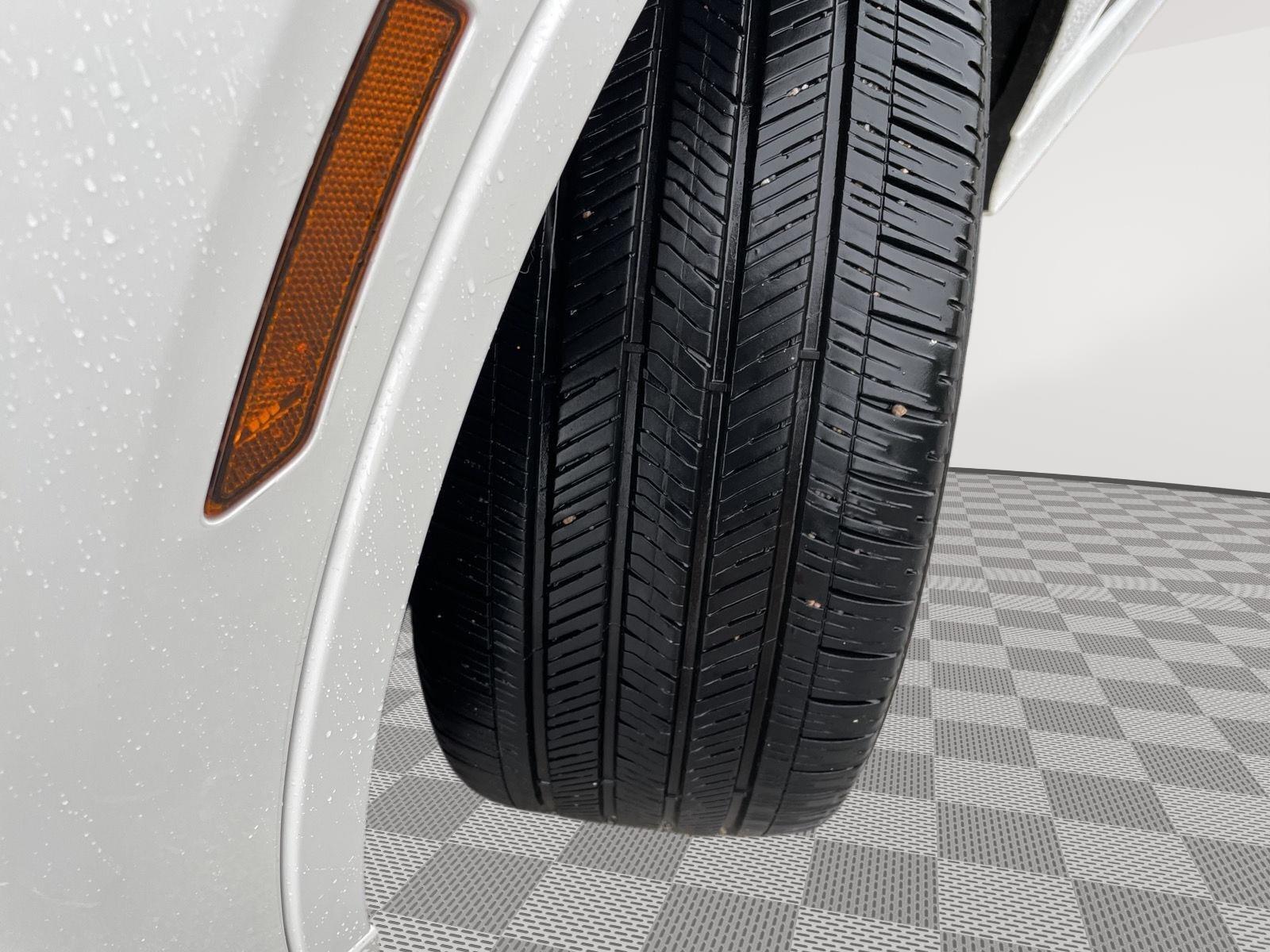 Vehicle photo 11