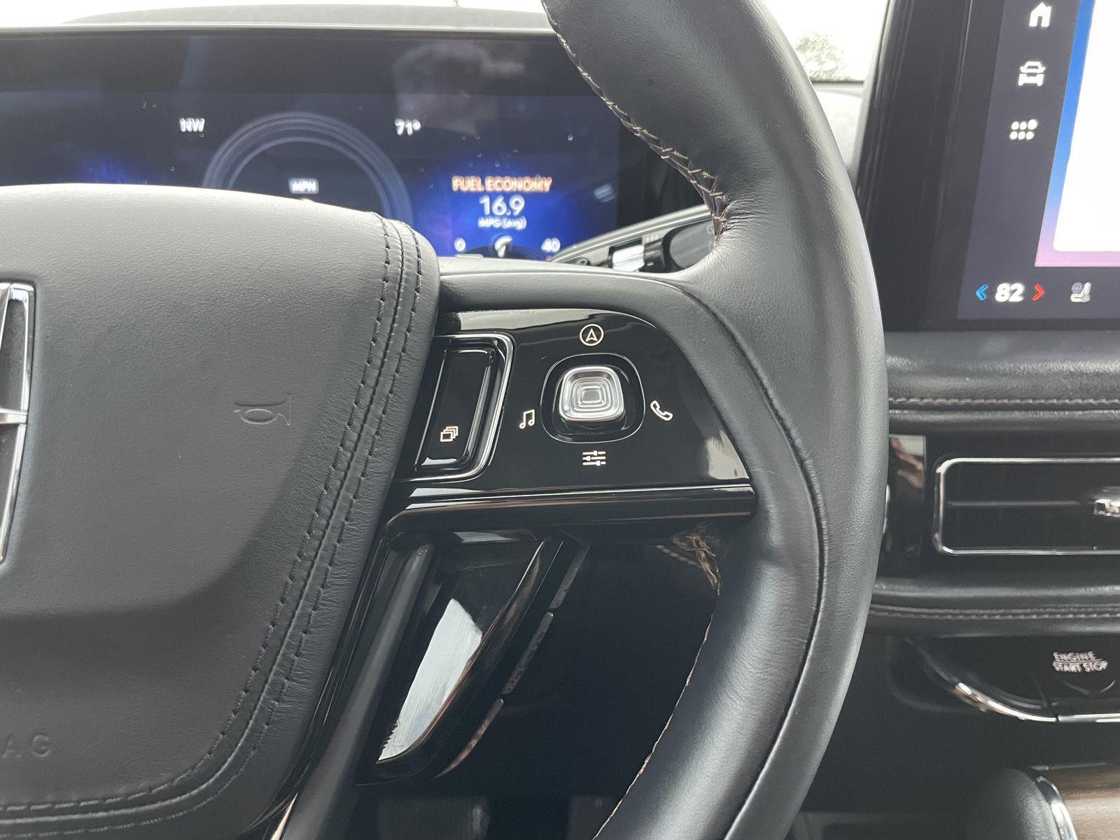 Vehicle photo 14