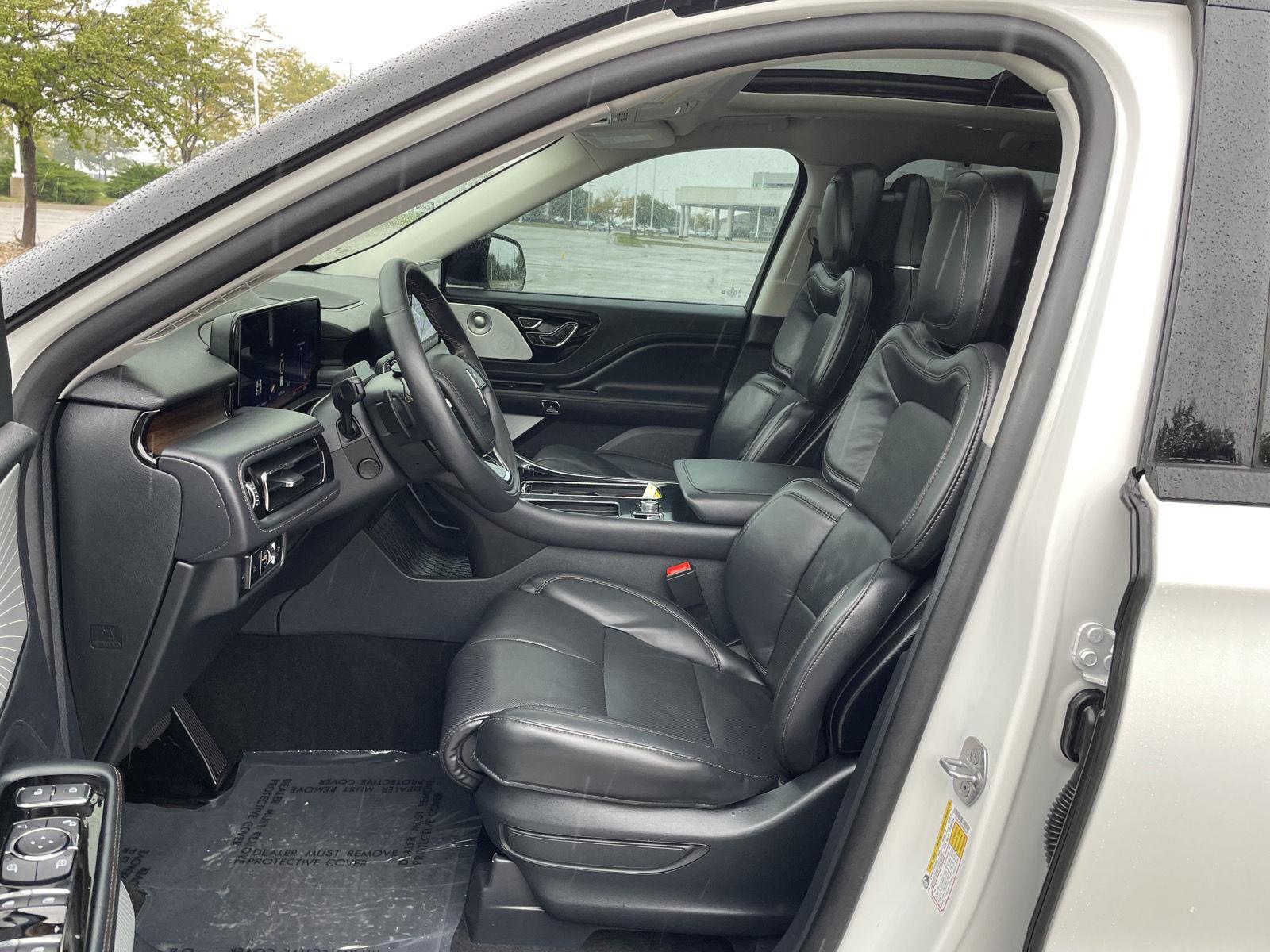Vehicle photo 17