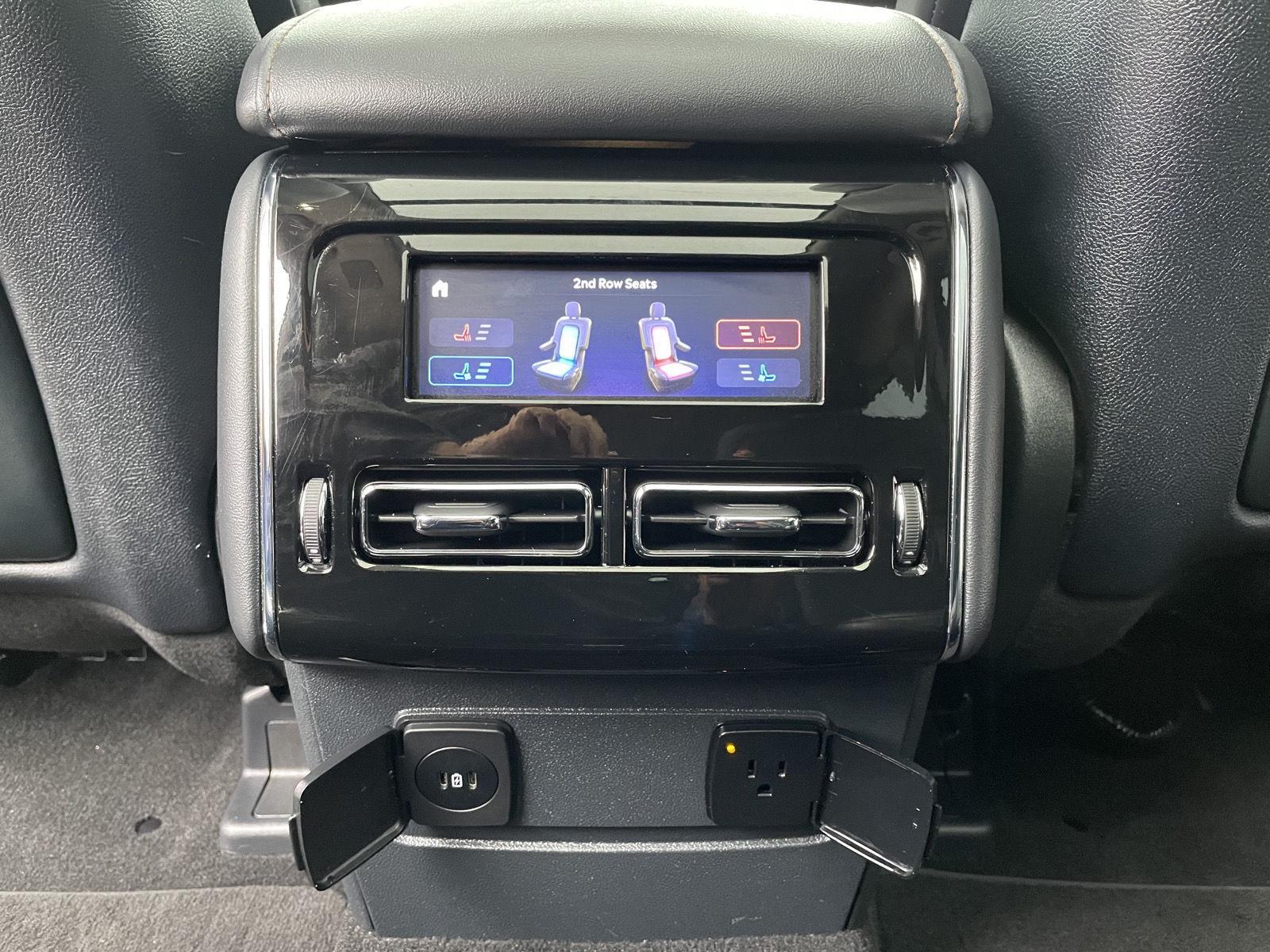 Vehicle photo 21