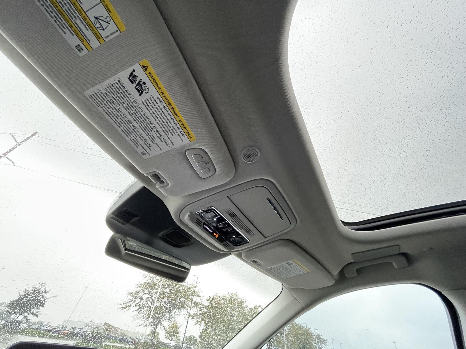 Vehicle photo 23