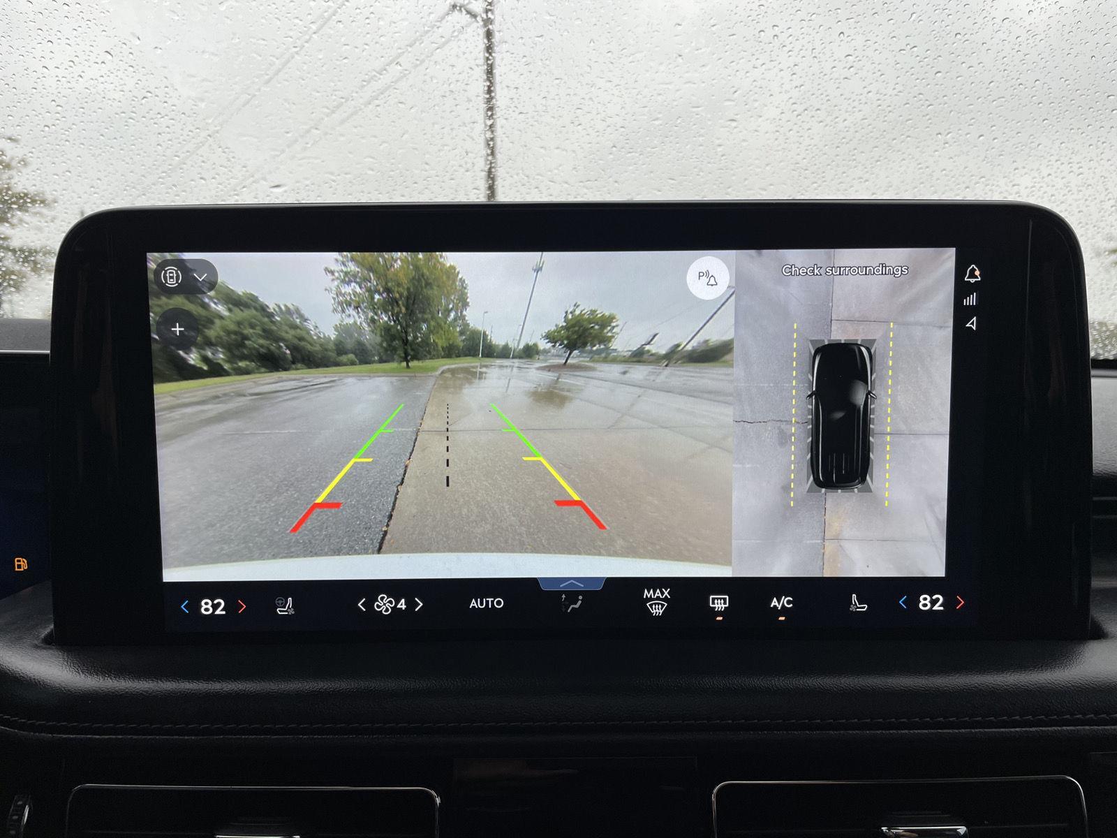 Vehicle photo 26