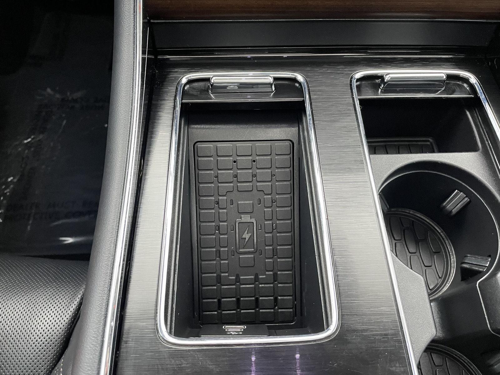 Vehicle photo 32
