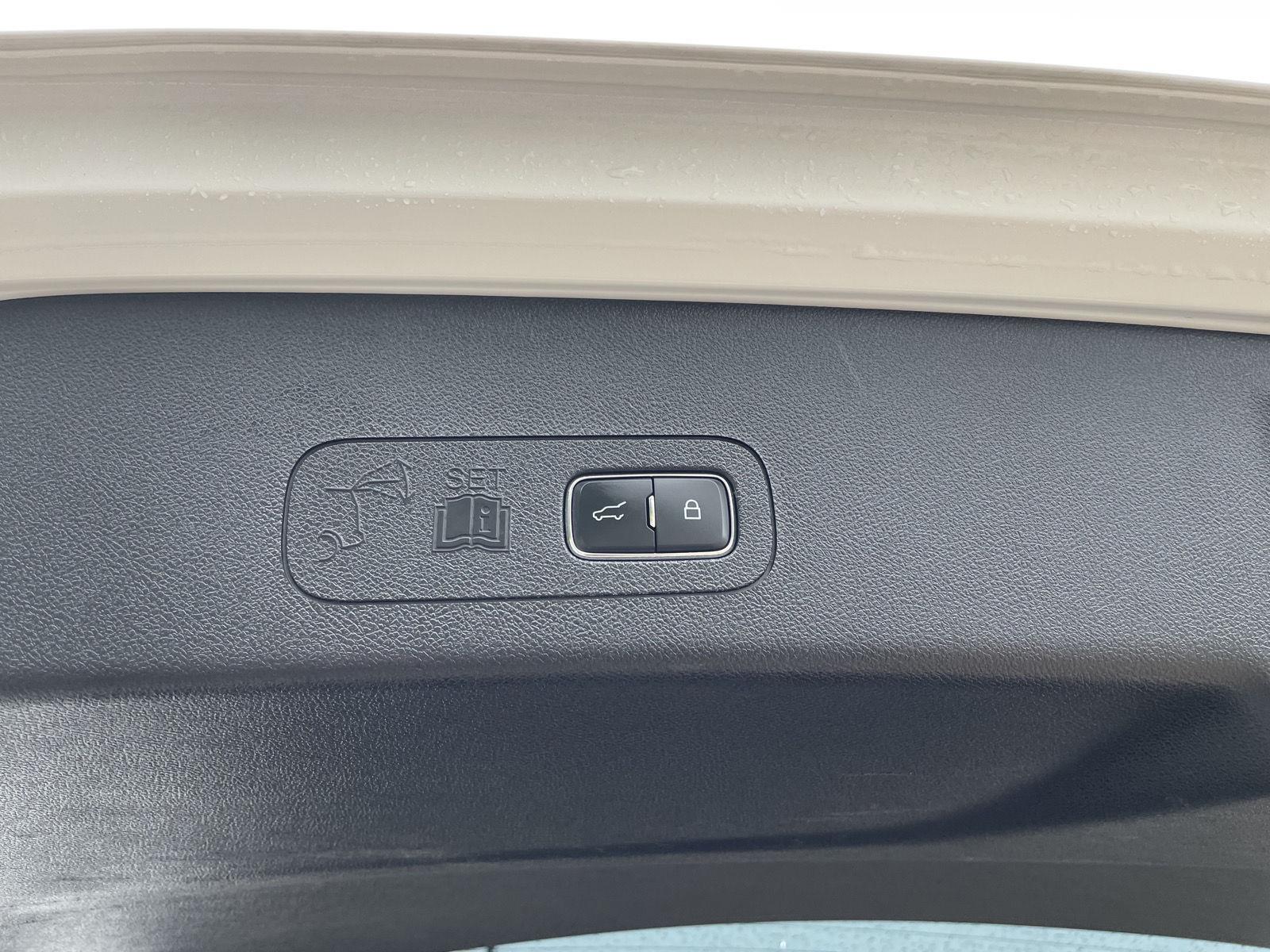 Vehicle photo 41