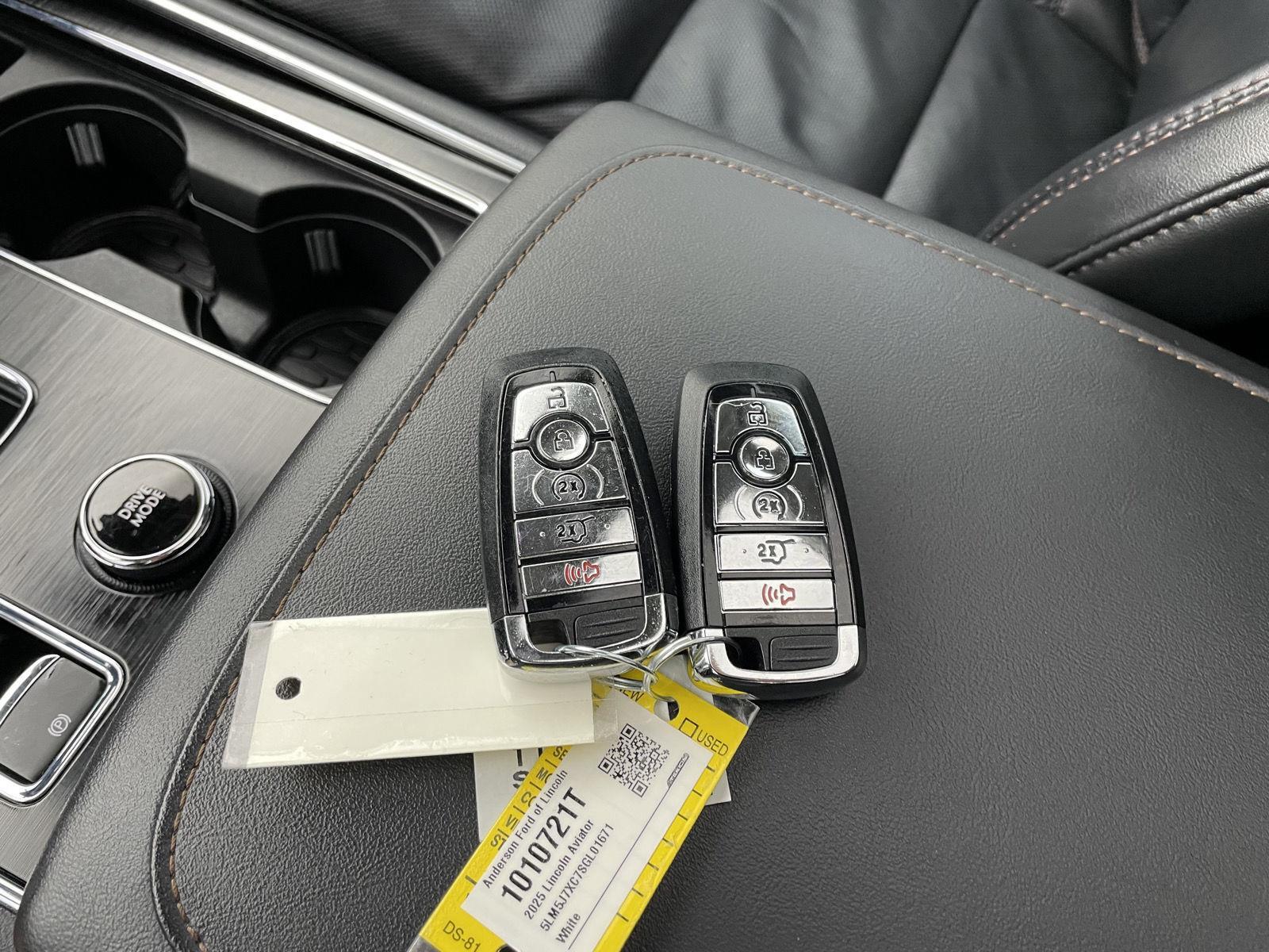 Vehicle photo 43