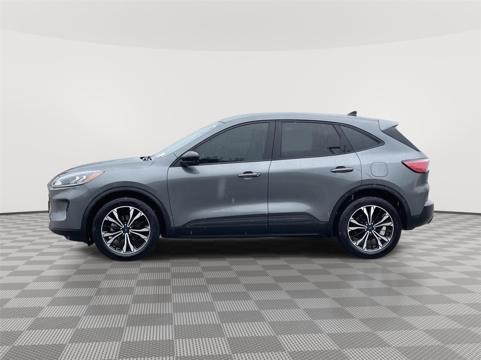 Vehicle photo 2