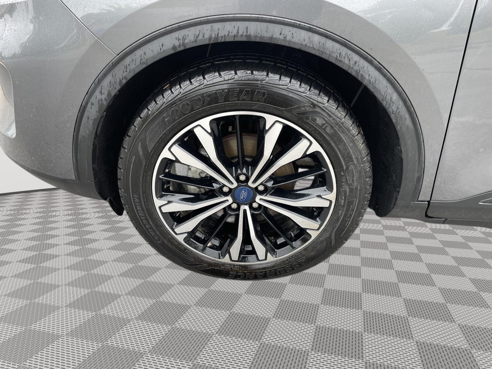 Vehicle photo 10