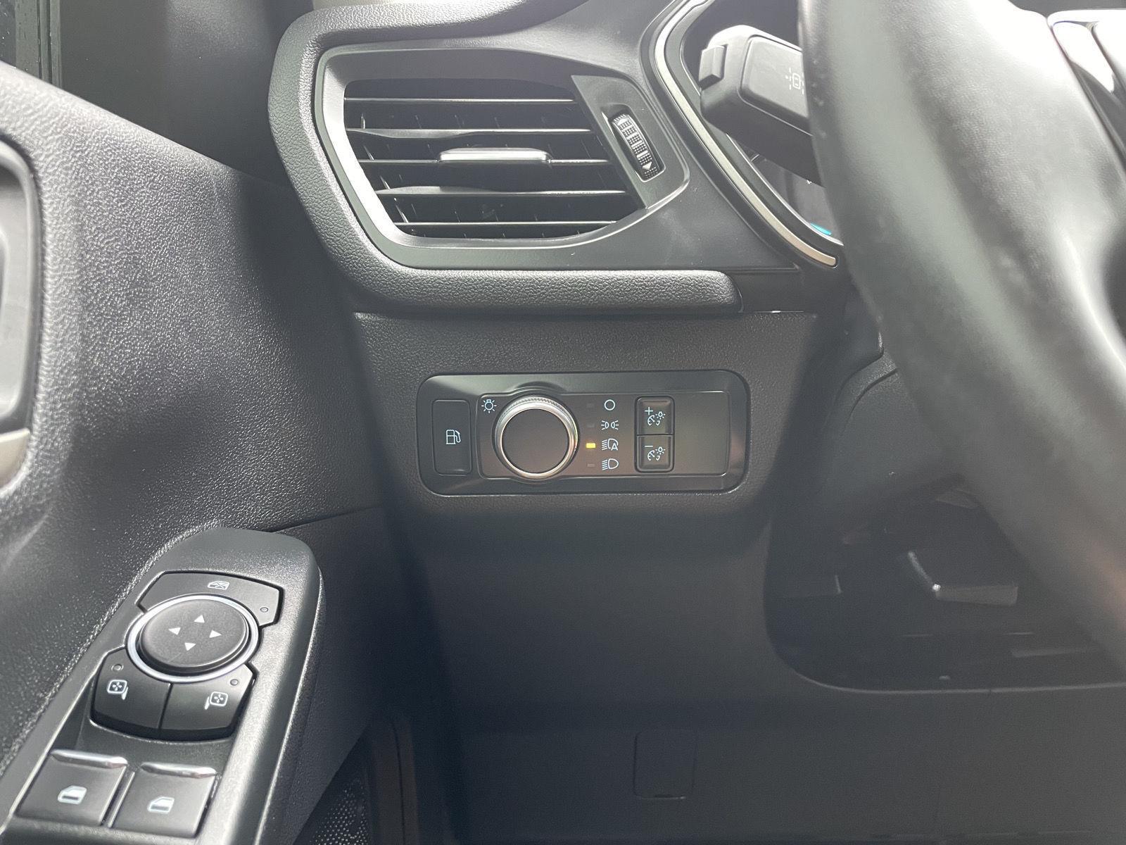 Vehicle photo 15