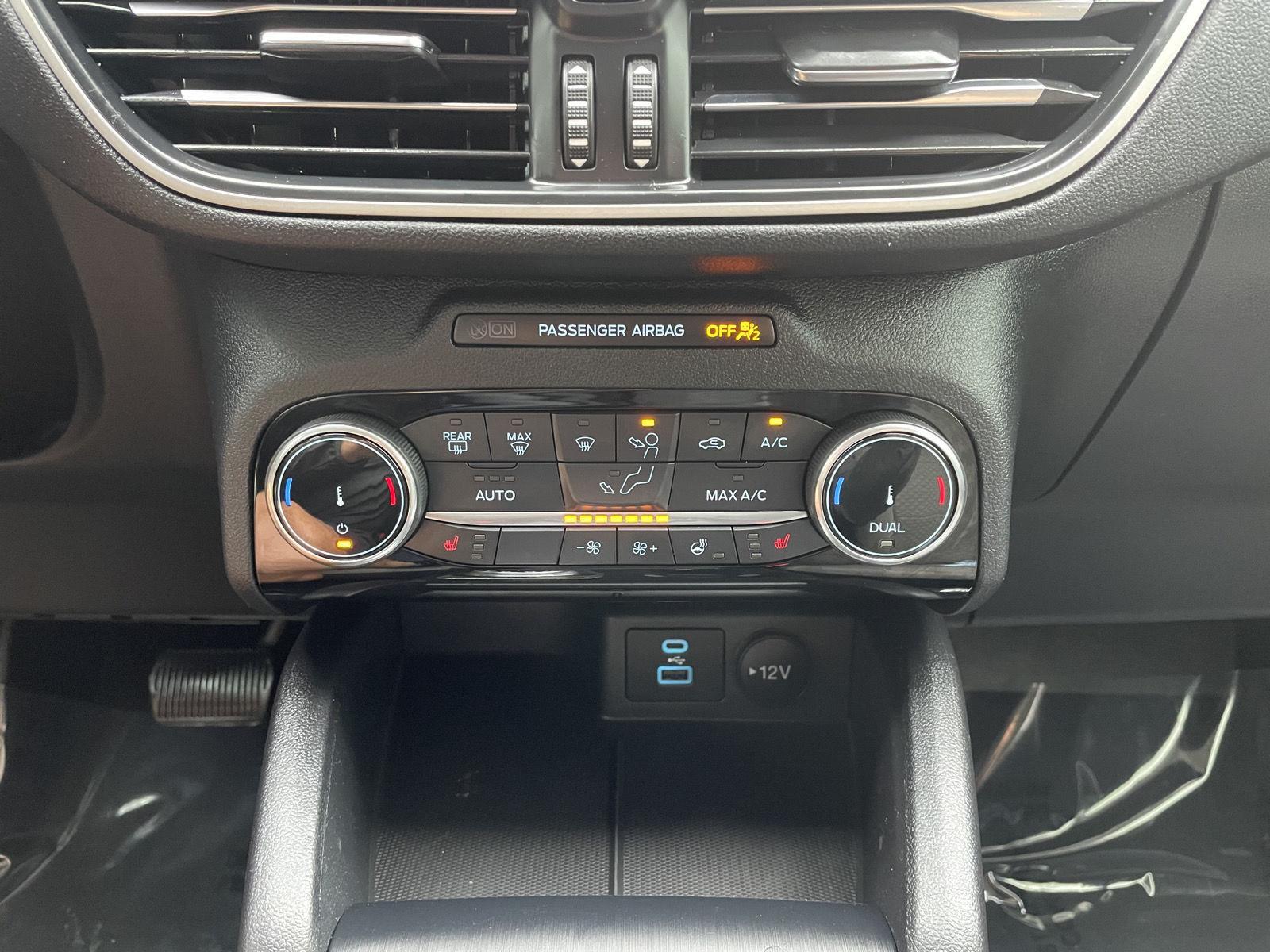 Vehicle photo 25