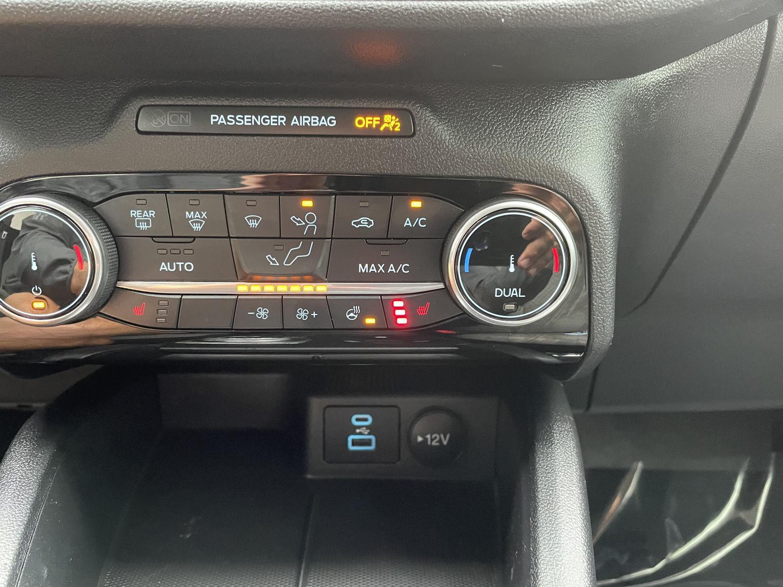 Vehicle photo 26