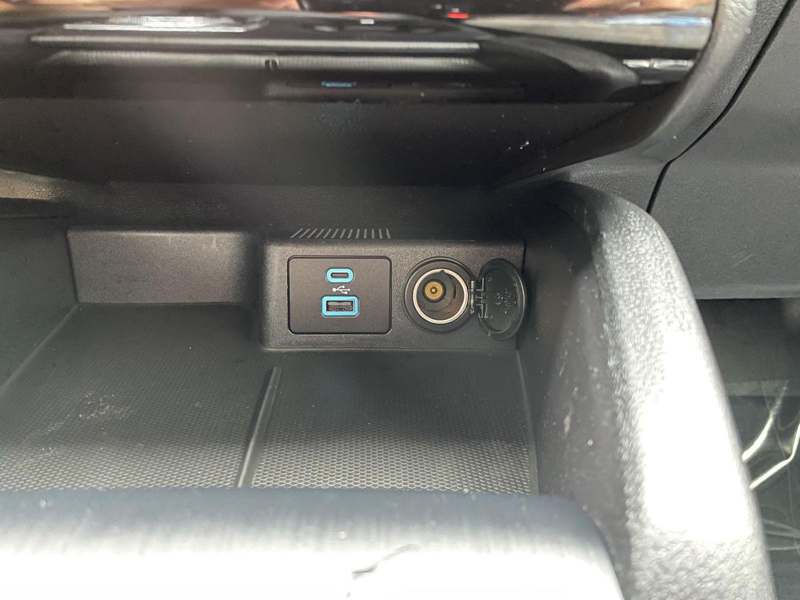 Vehicle photo 27