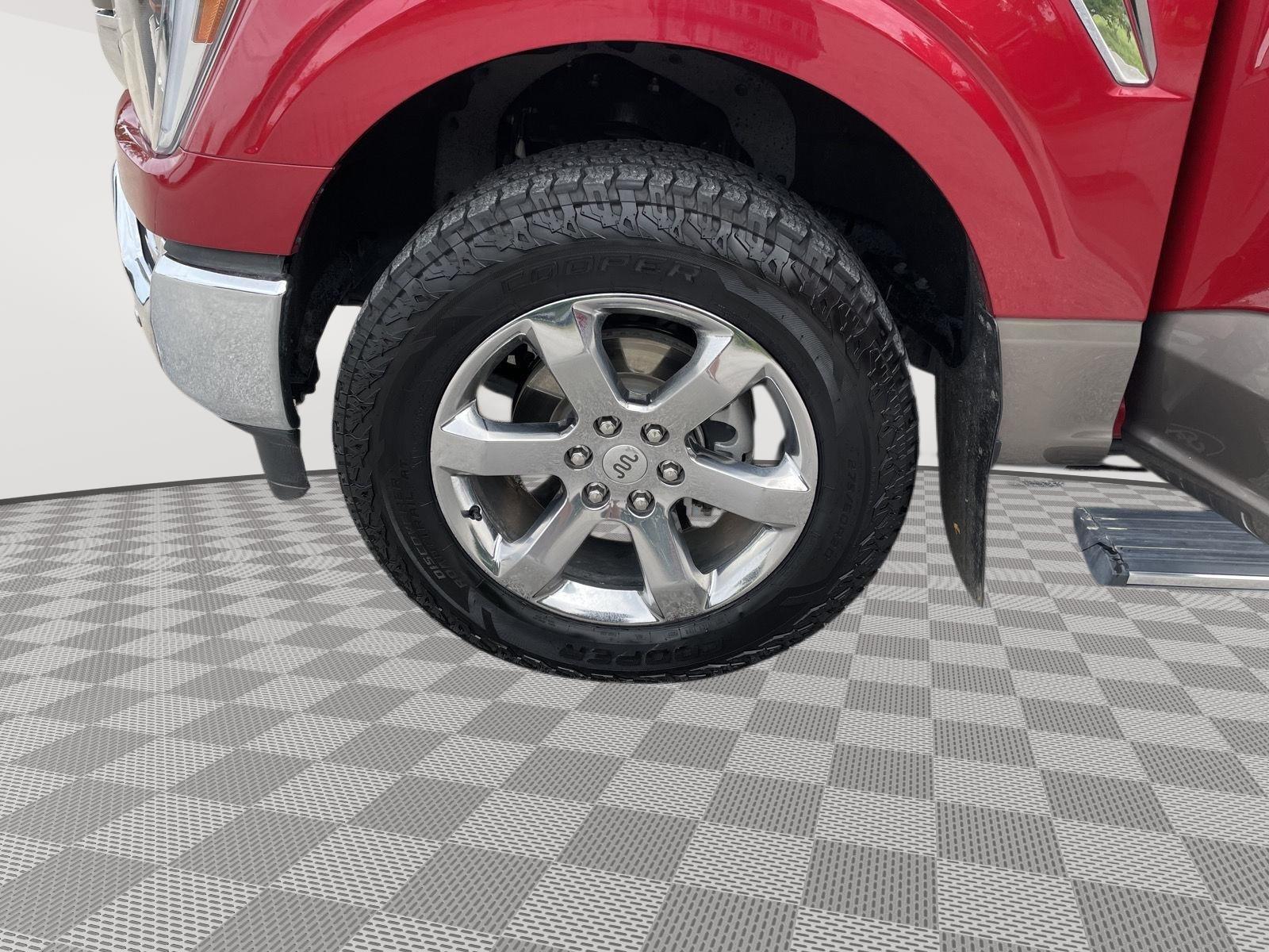 Vehicle photo 10
