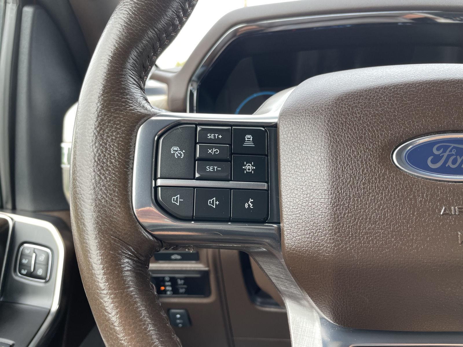 Vehicle photo 12