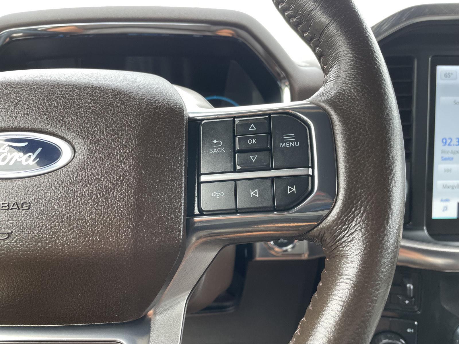 Vehicle photo 13