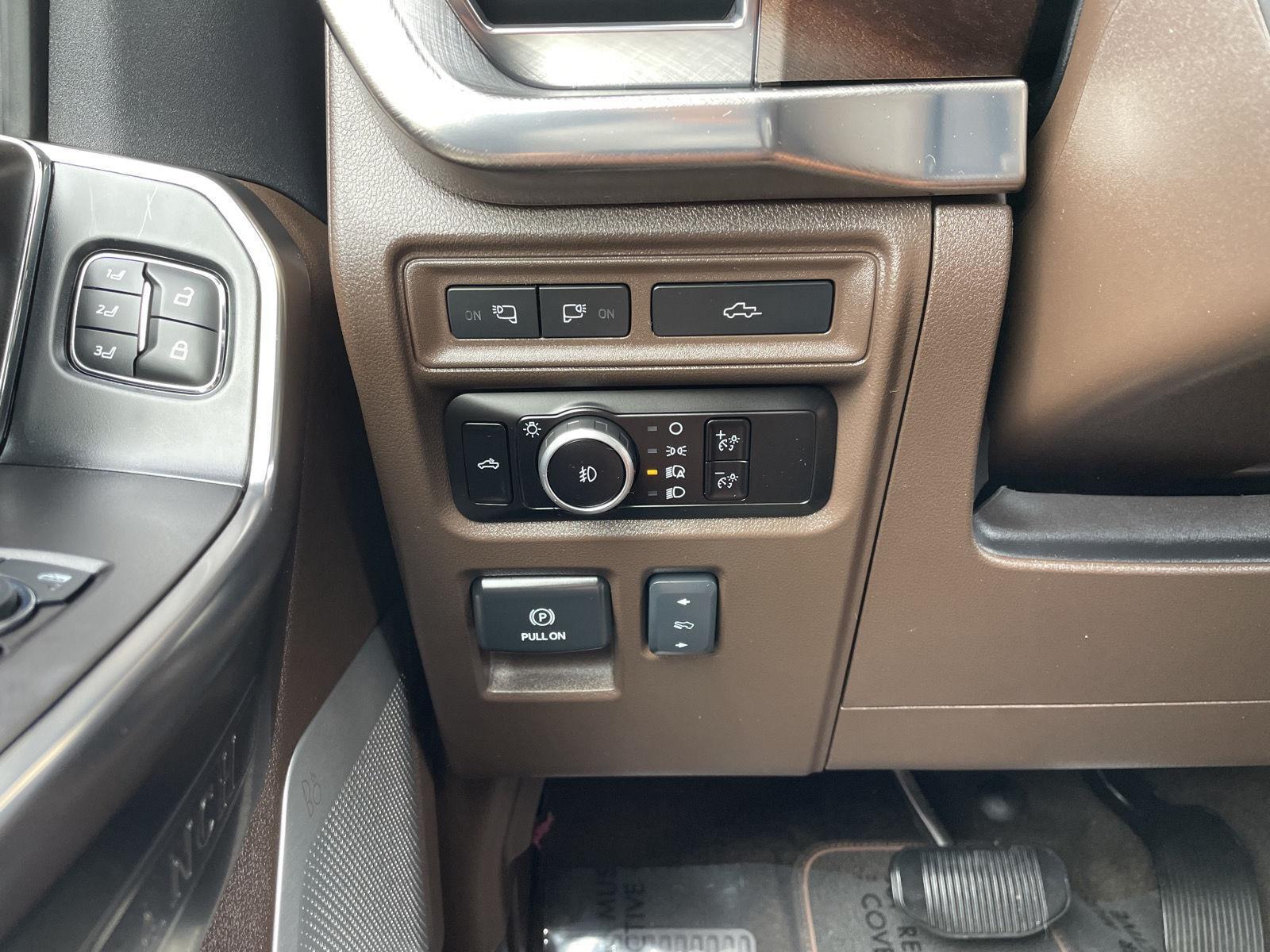 Vehicle photo 15