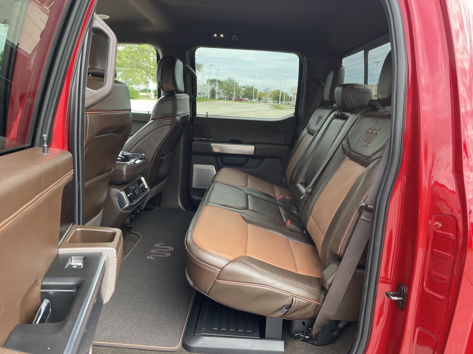 Vehicle photo 19