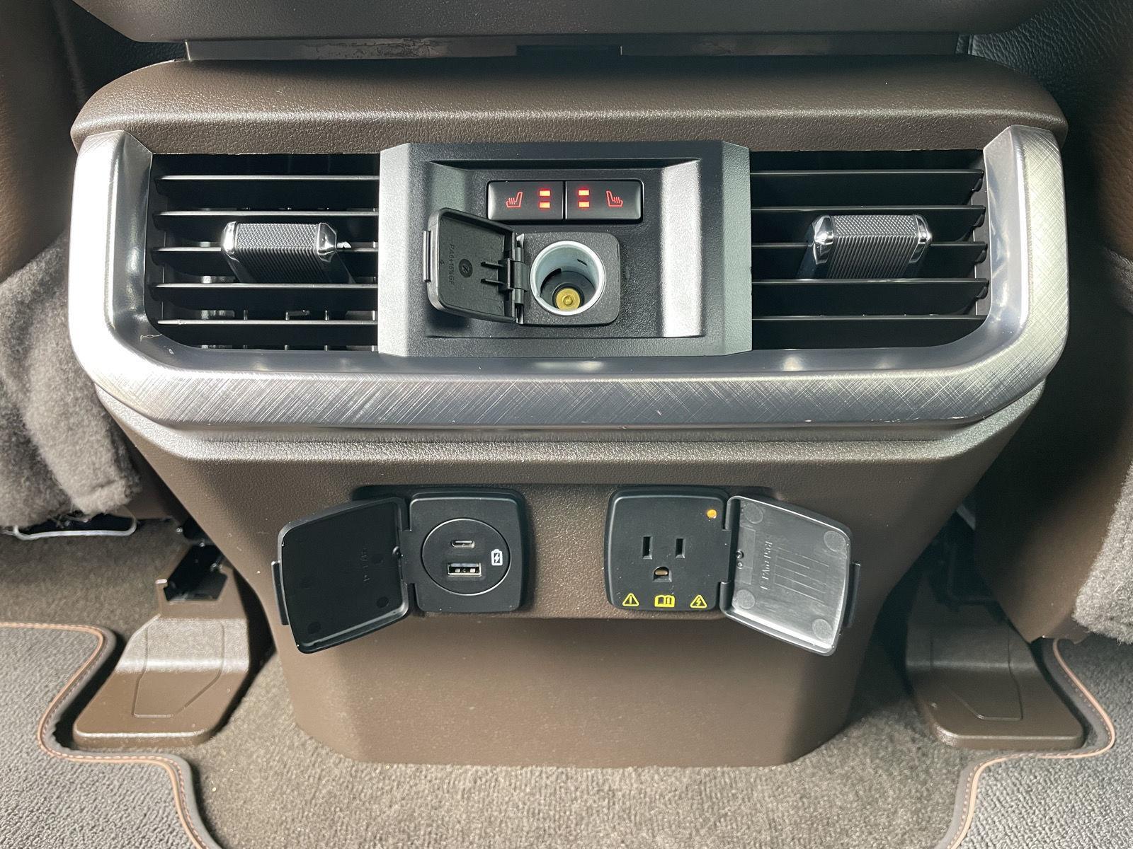 Vehicle photo 20