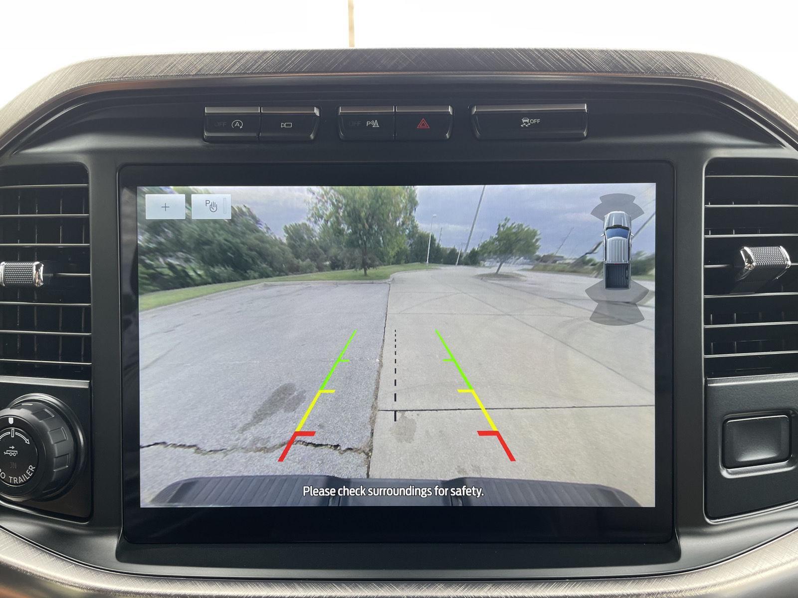 Vehicle photo 23
