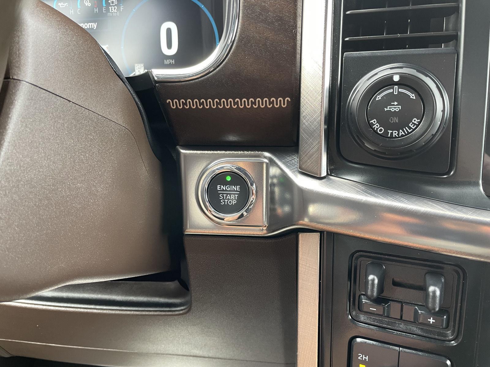 Vehicle photo 25