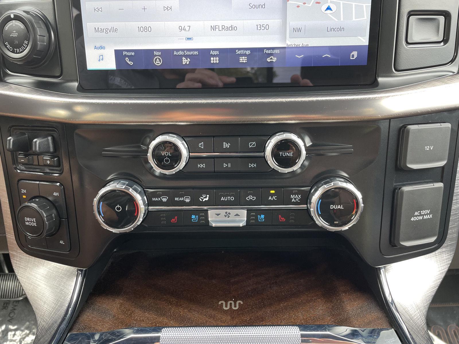 Vehicle photo 26