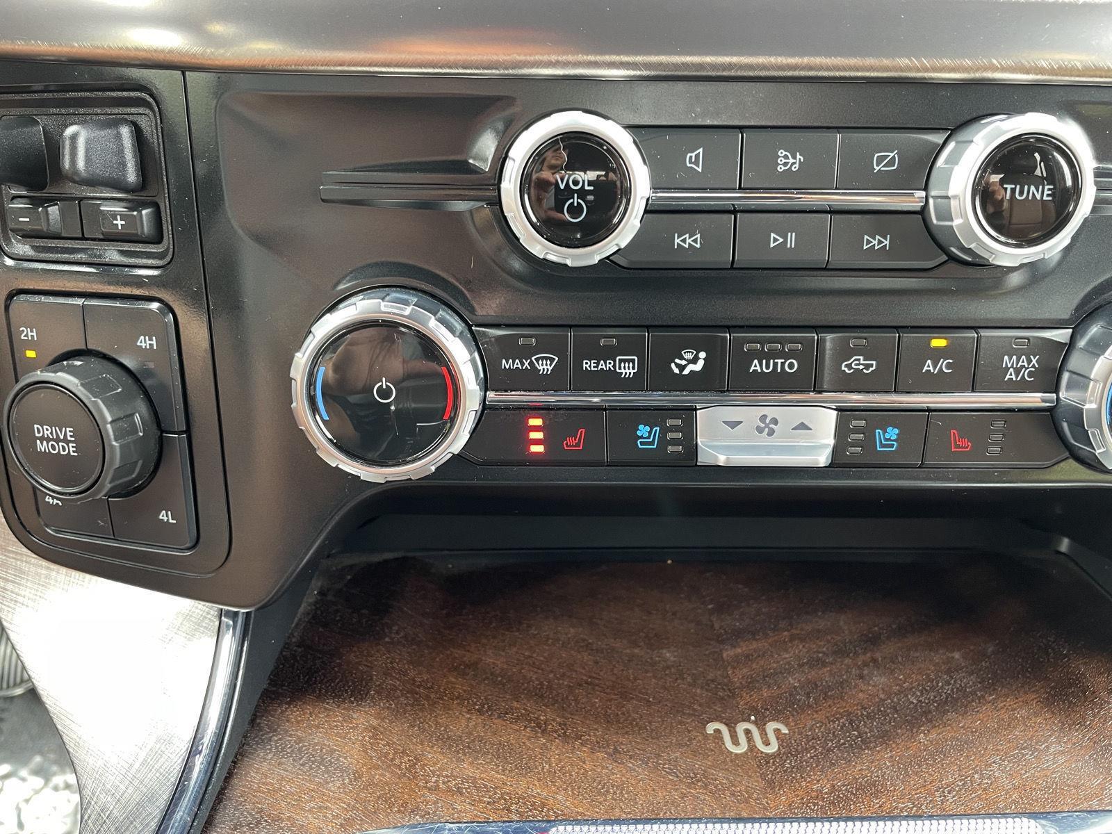 Vehicle photo 27