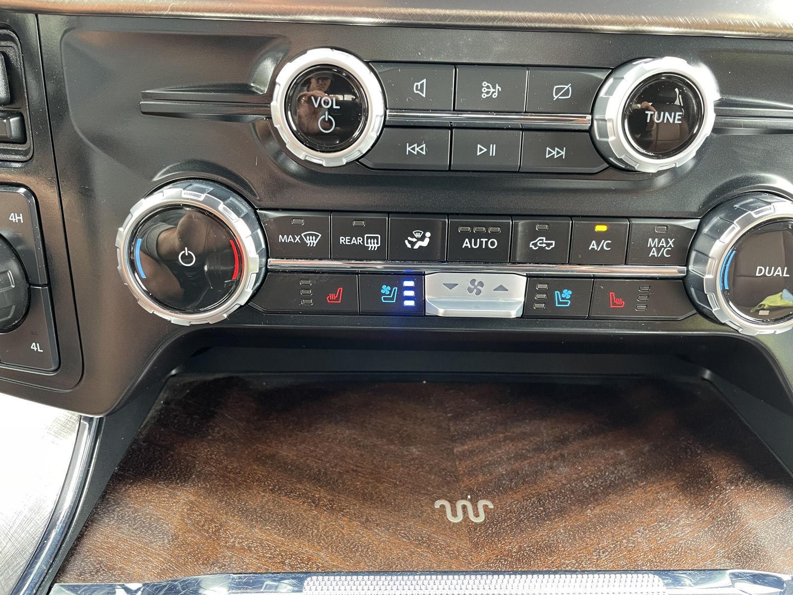 Vehicle photo 28
