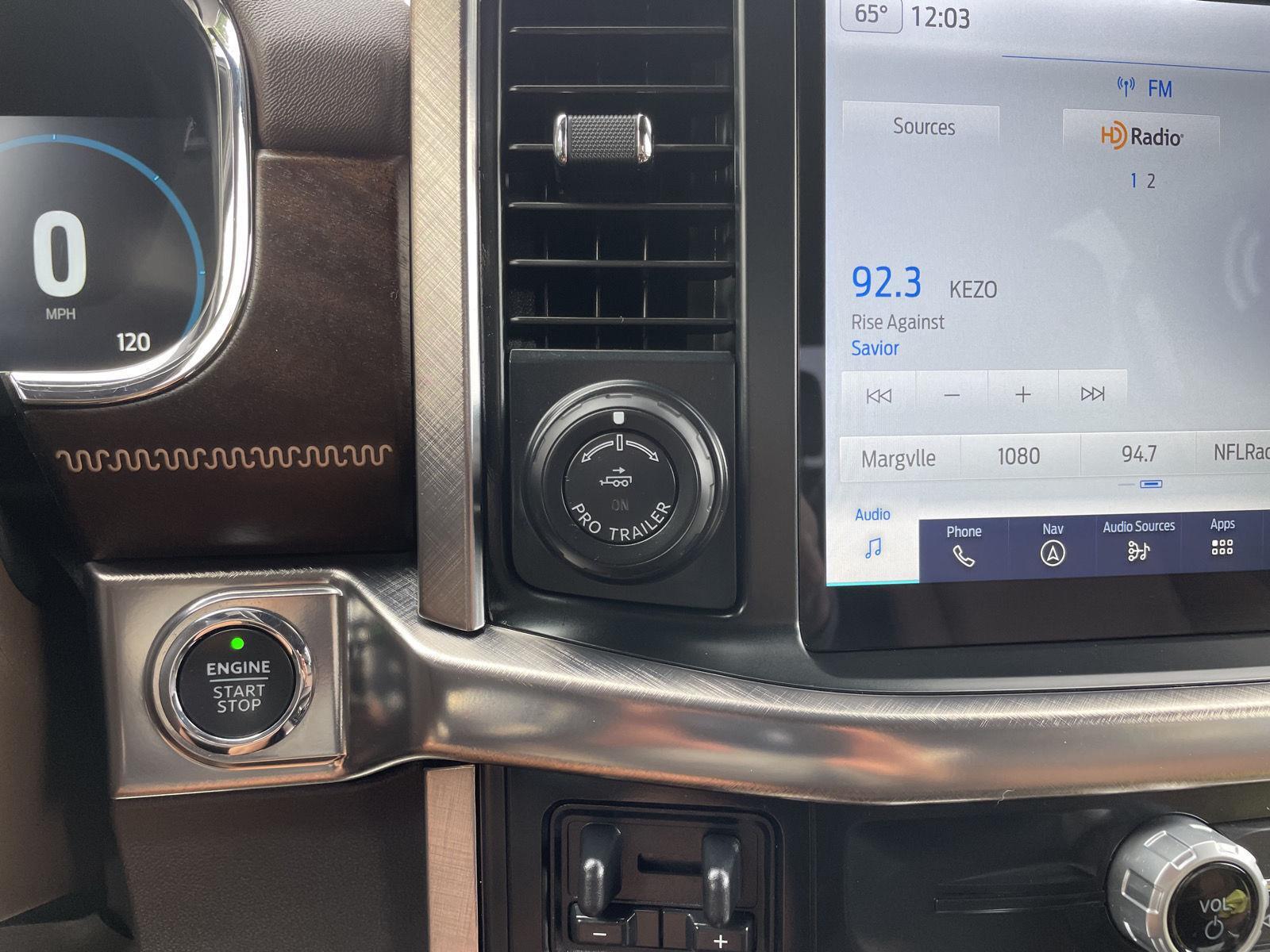 Vehicle photo 30