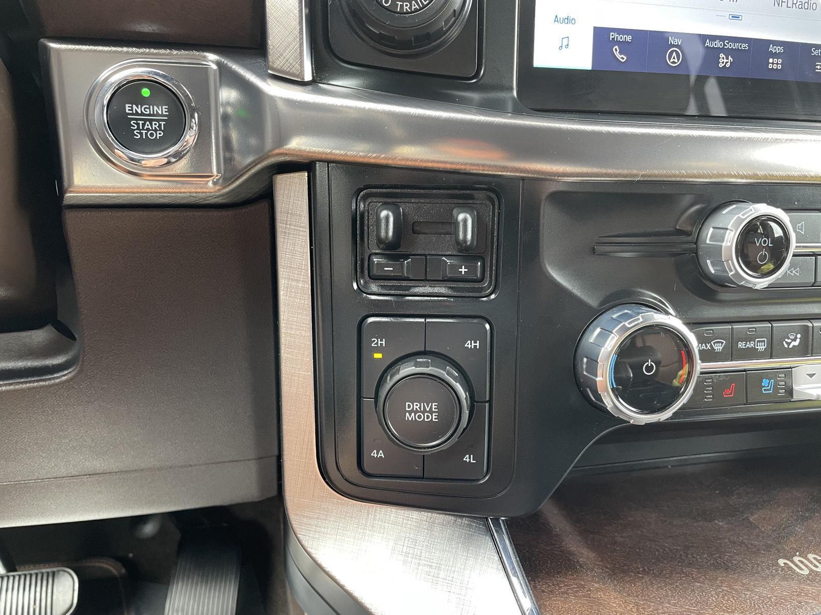 Vehicle photo 31