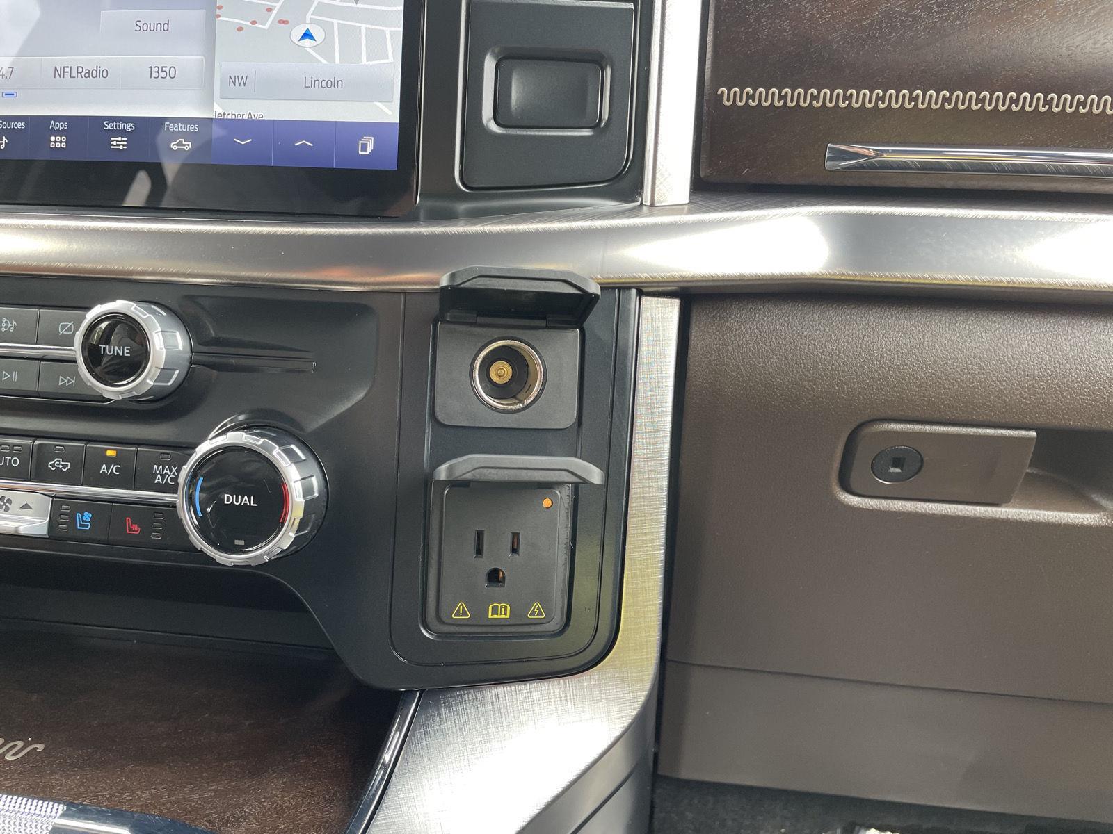 Vehicle photo 32