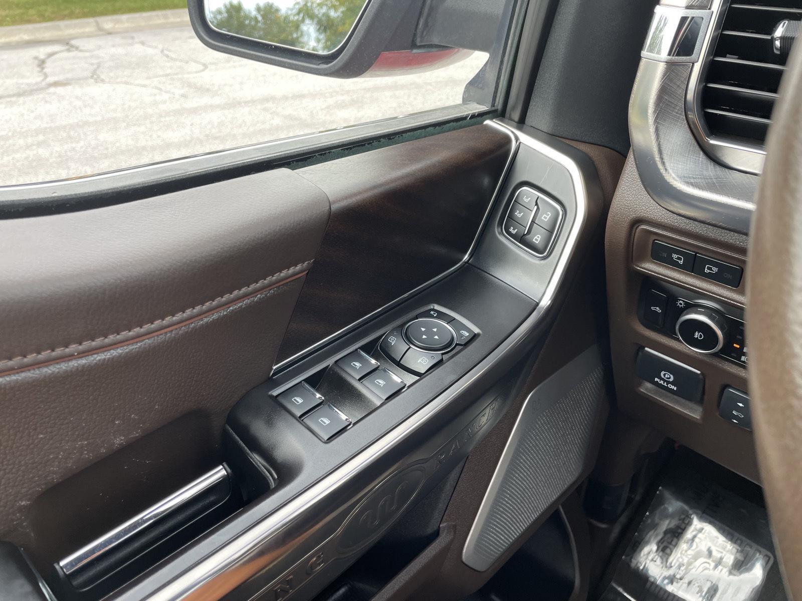 Vehicle photo 33