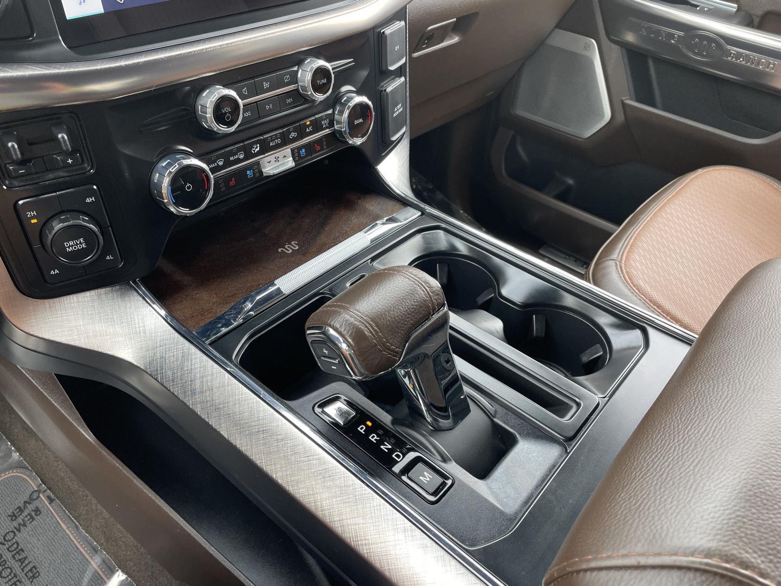 Vehicle photo 34