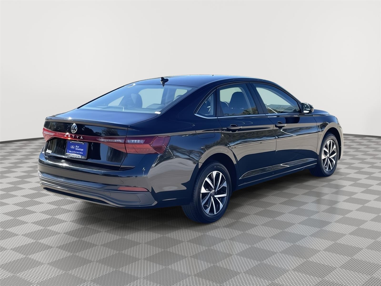 Vehicle photo 7