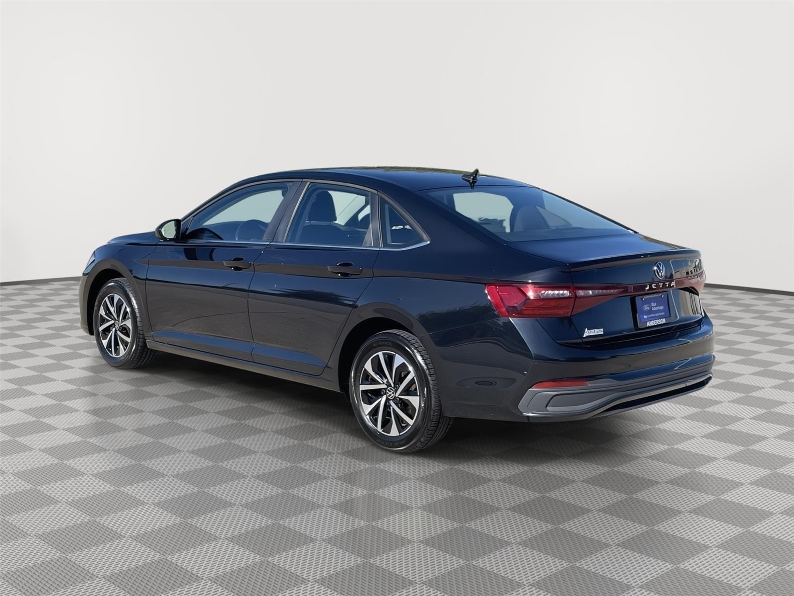 Vehicle photo 9
