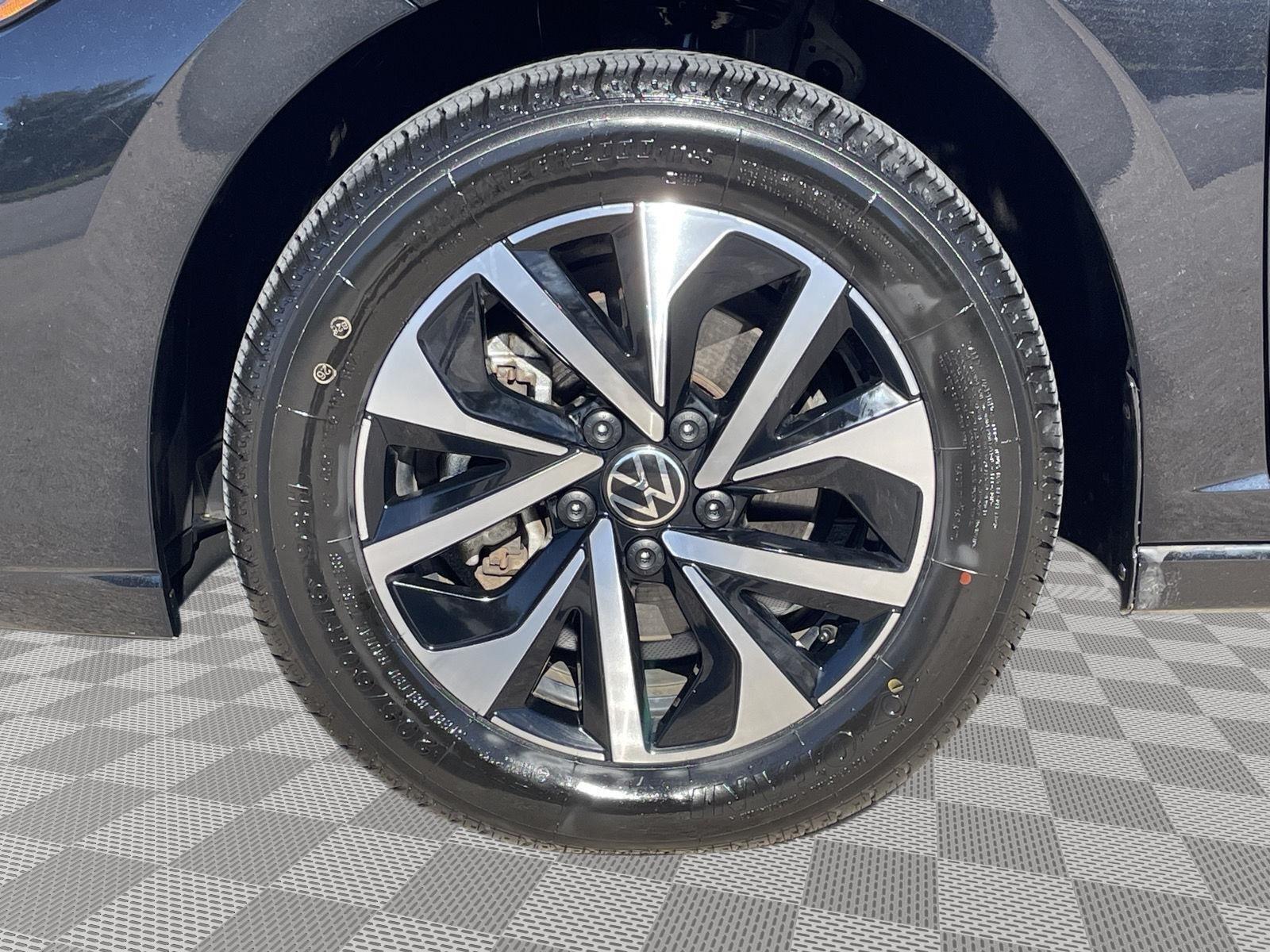 Vehicle photo 10