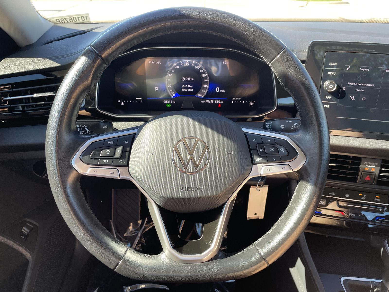 Vehicle photo 12