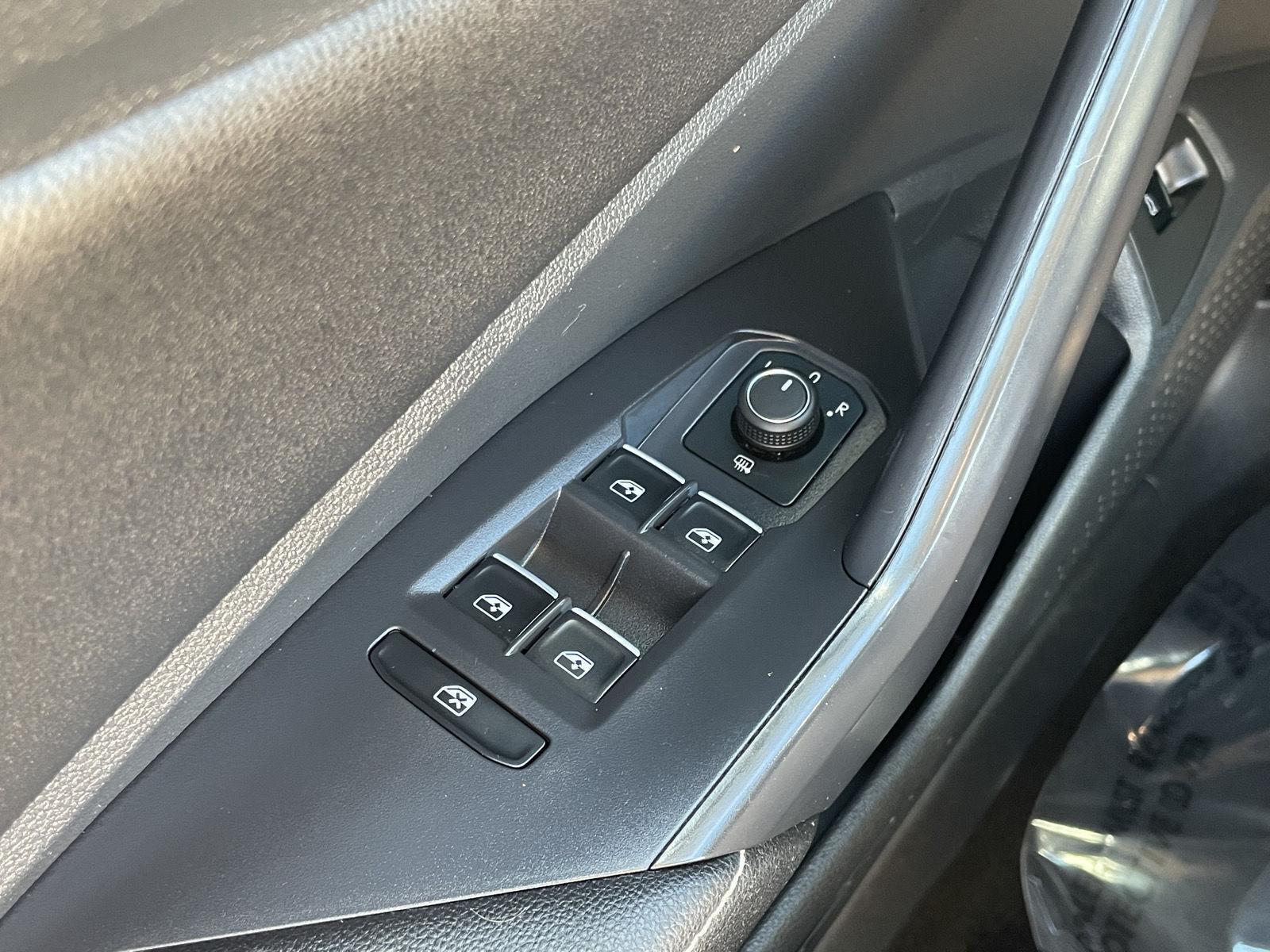 Vehicle photo 16