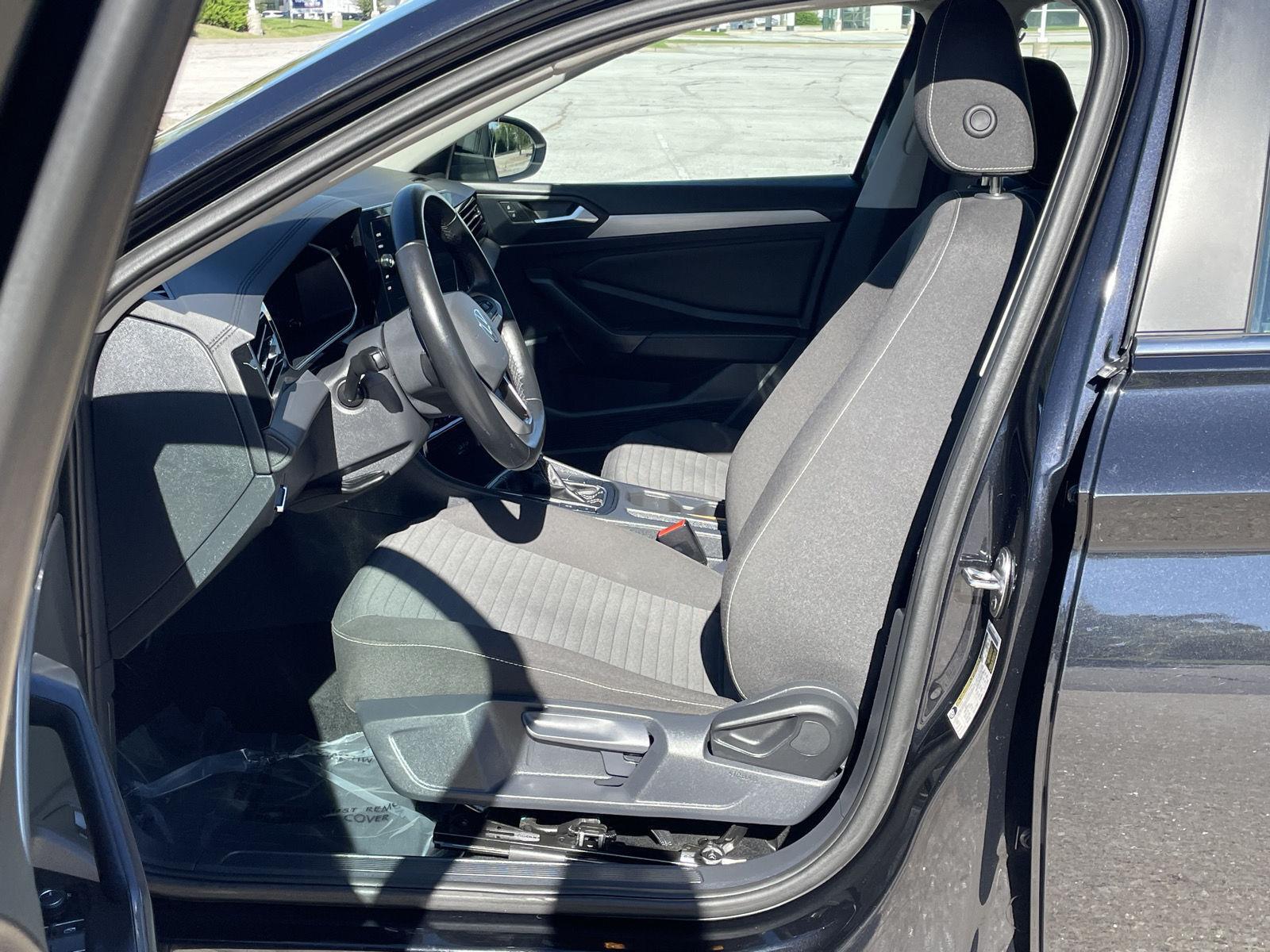 Vehicle photo 17