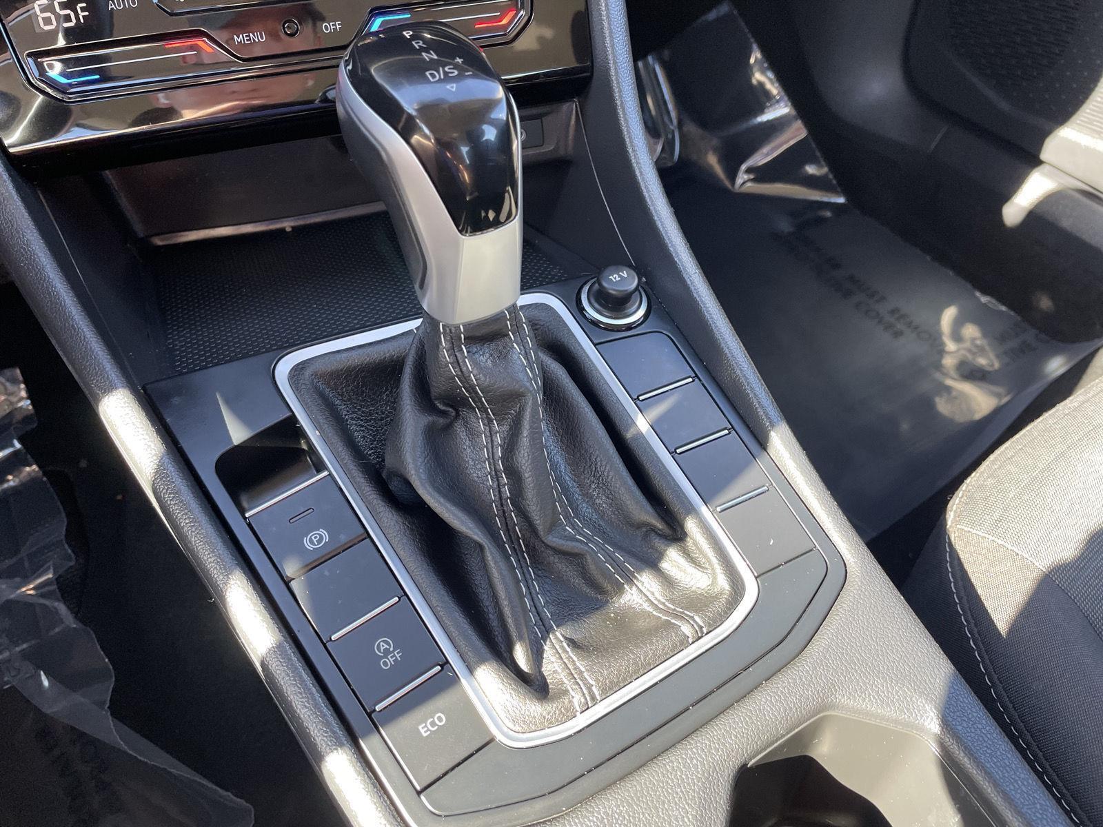 Vehicle photo 21