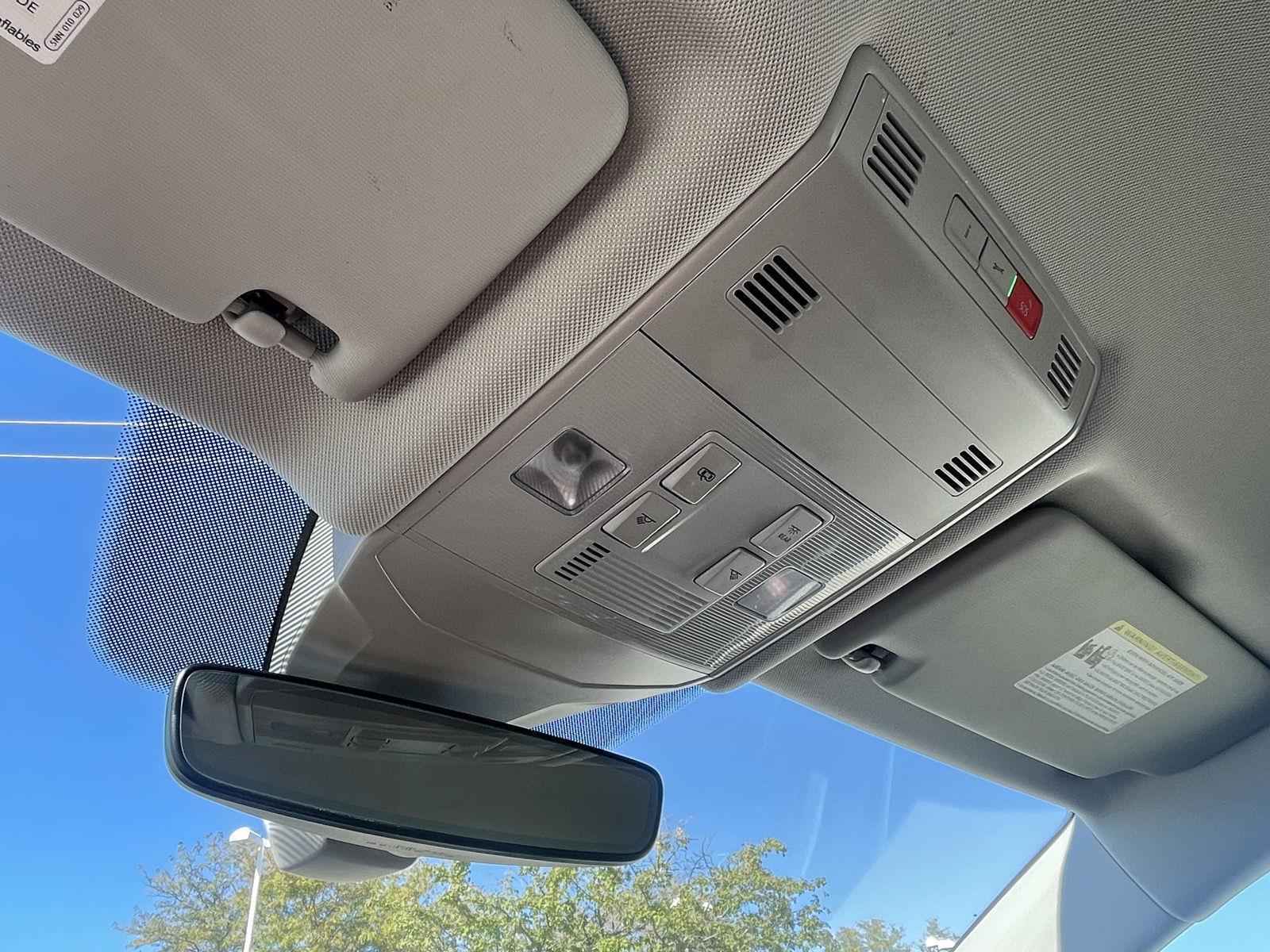 Vehicle photo 24