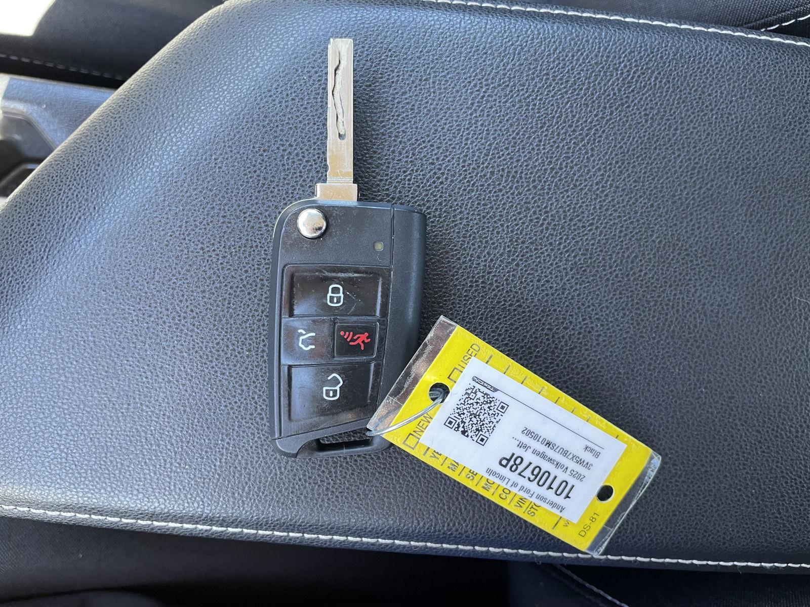Vehicle photo 30