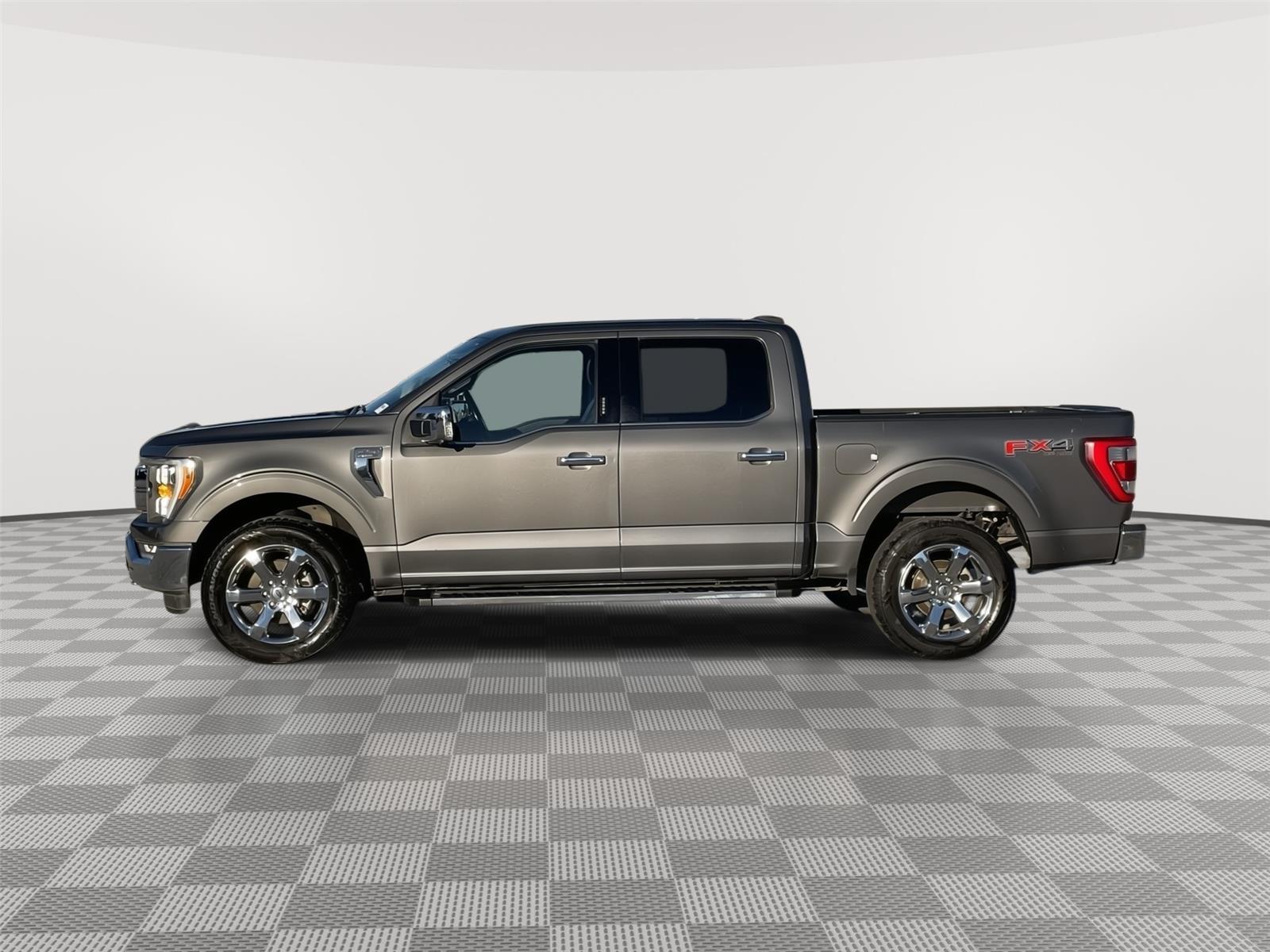 Vehicle photo 2