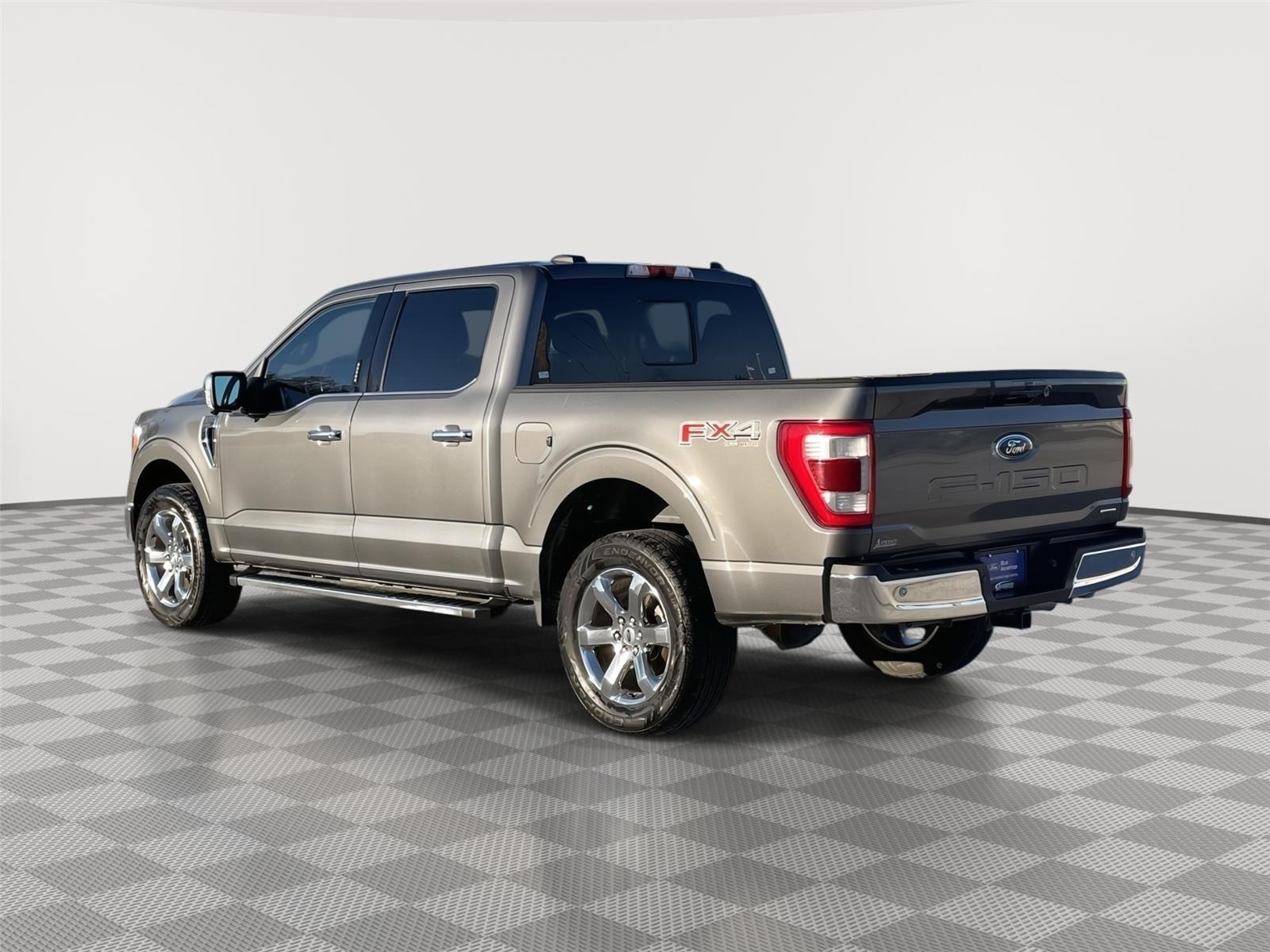 Vehicle photo 9