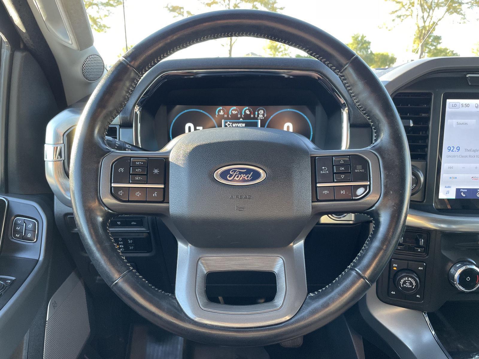 Vehicle photo 11