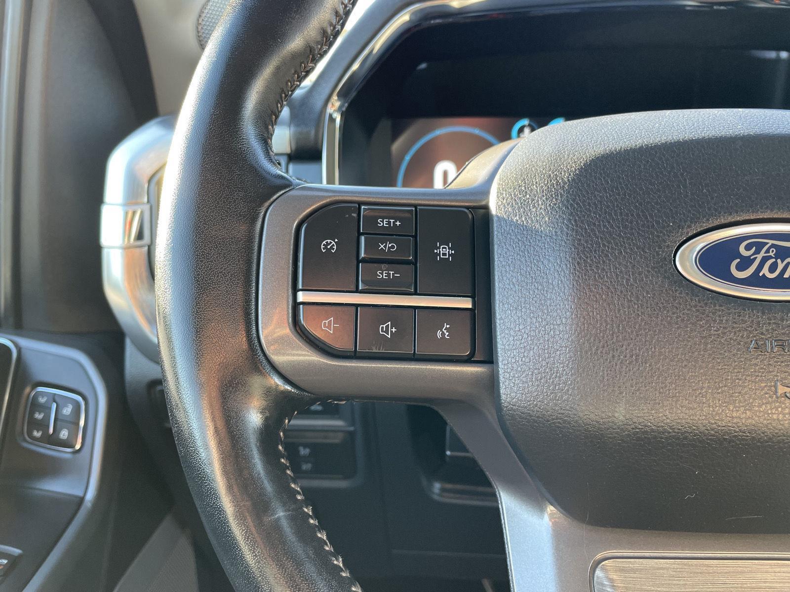 Vehicle photo 12